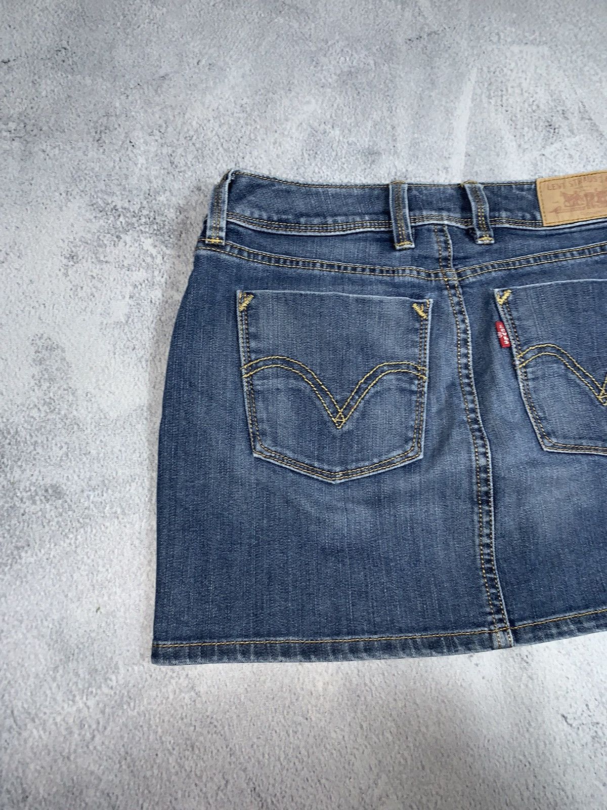 Levi's Vintage Clothing Vintage Y2K Levi’s denim mini skirt streetwear size 26 Size 26" / US 2 / IT 38 - 2 Thumbnail