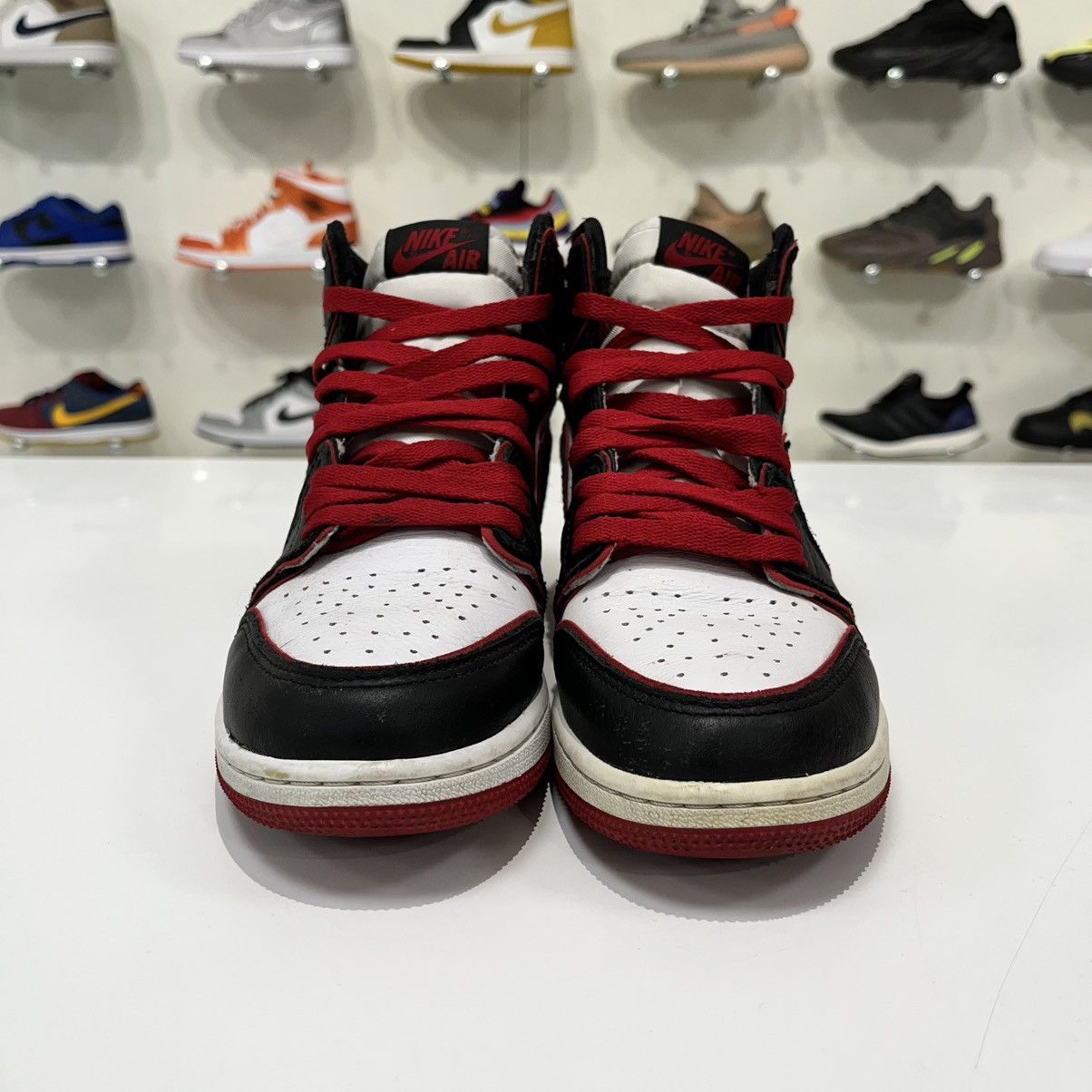 Nike Air Jordan 1 Retro High Bloodline (GS) Size US 5.5 / EU 38 - 8 Thumbnail