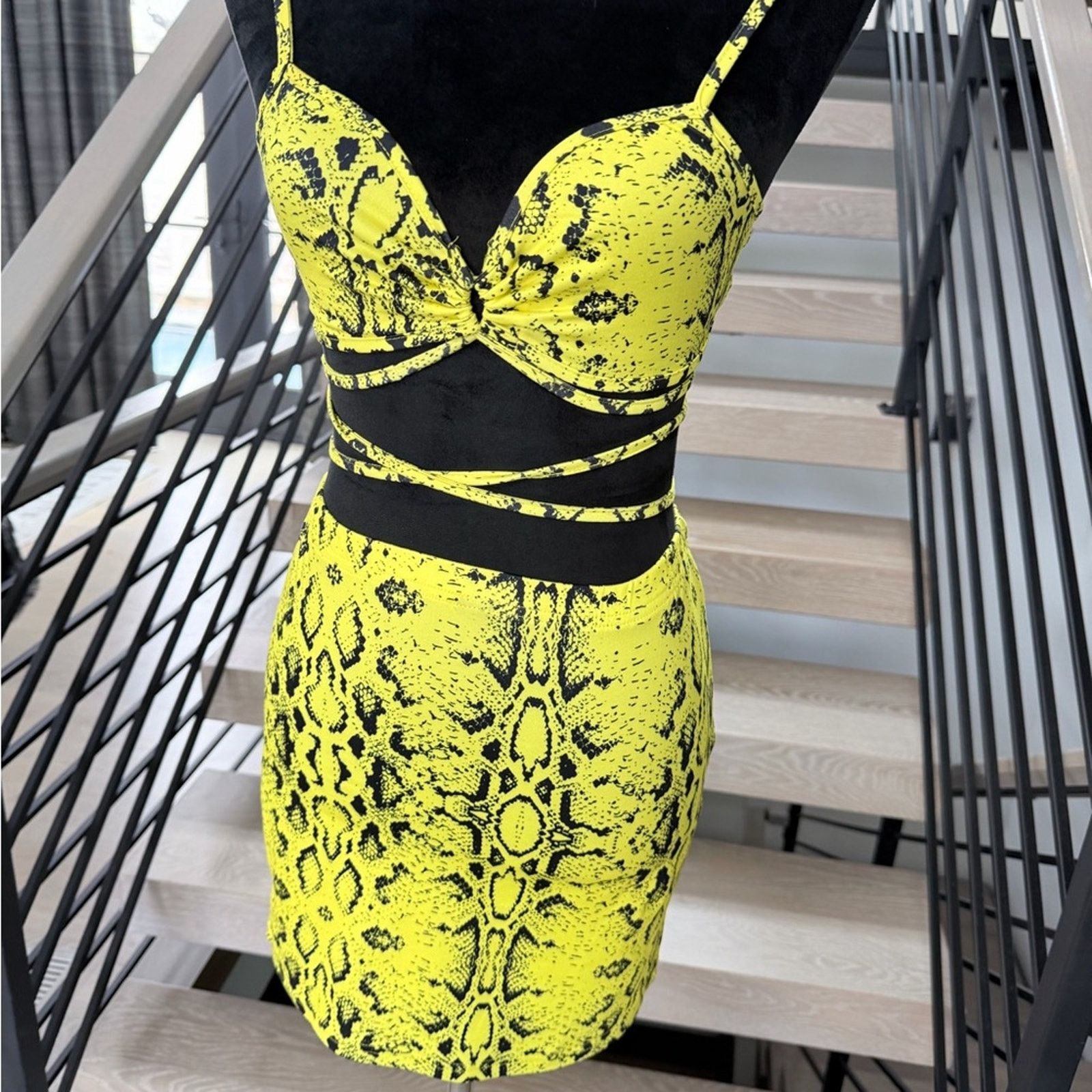 Other New Y2K Yellow Snakeskin Print Tie Front Skirt Set size S Size 25" / US 0 / IT 36 - 9 Thumbnail