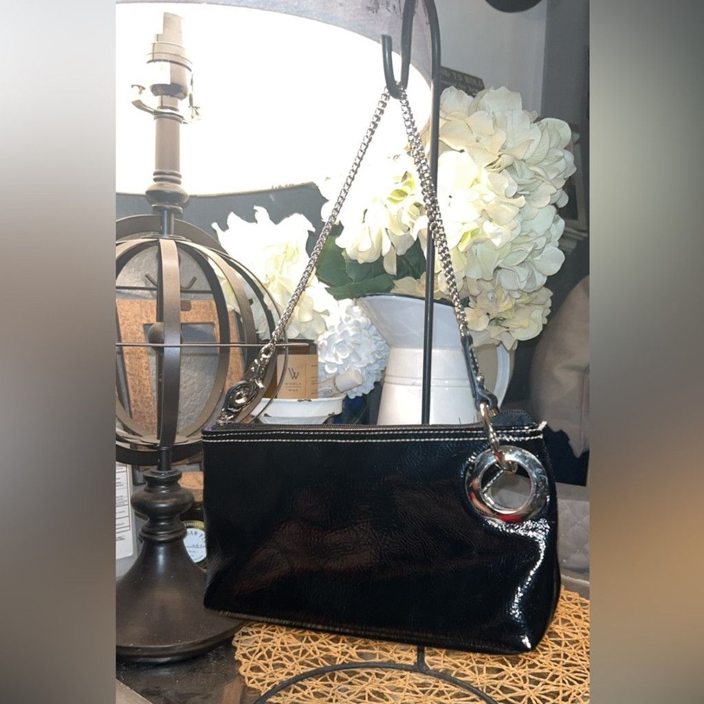 The Unbranded Brand Black patent leather purse with silver hardware Size ONE SIZE - 1 Thumbnail