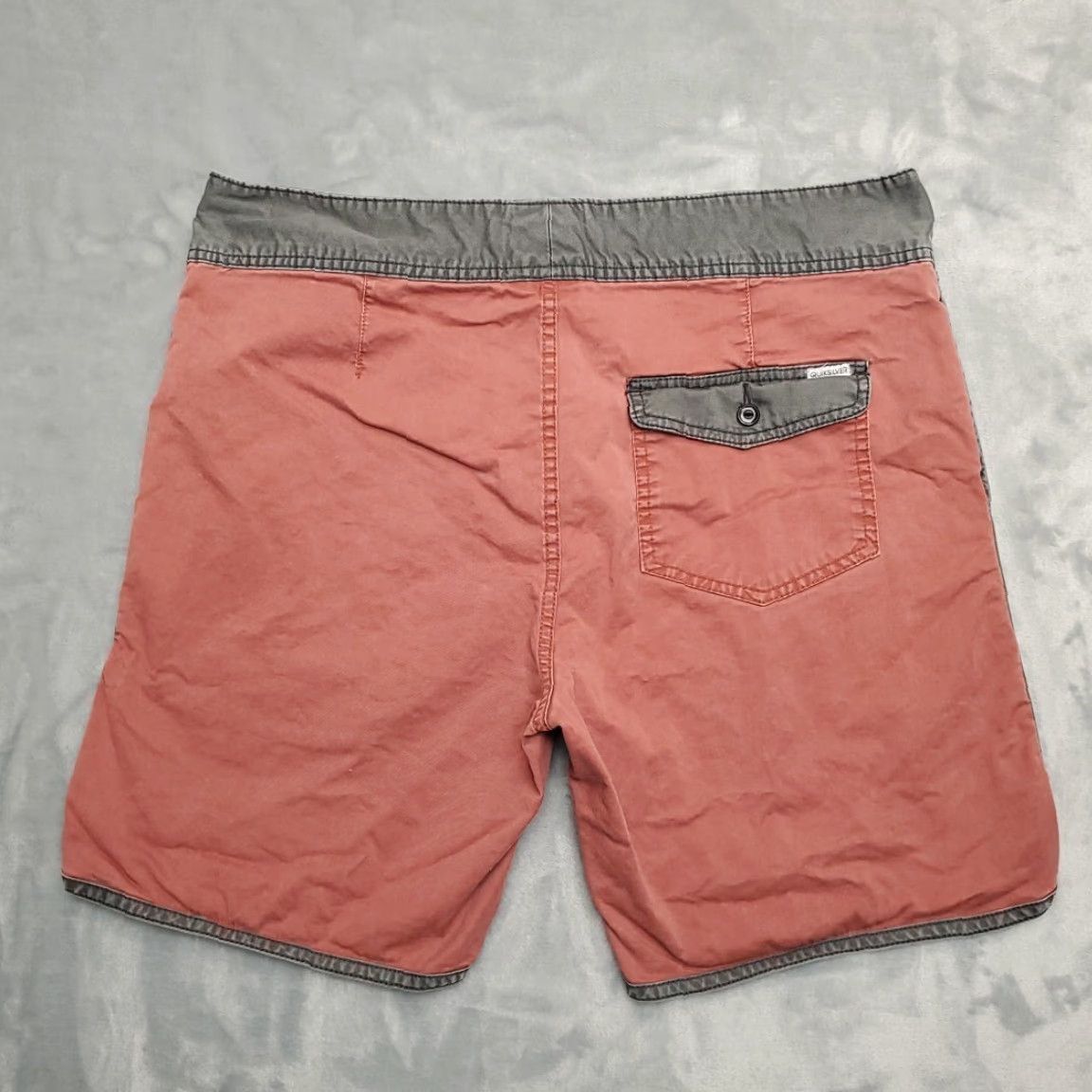 Quiksilver Quiksilver Shorts Mens 33 Red Drawstring Adjustable Waist Twill Outdoor Skate Bermuda Twill Casual Men Red 90s Size US 33 - 3 Thumbnail