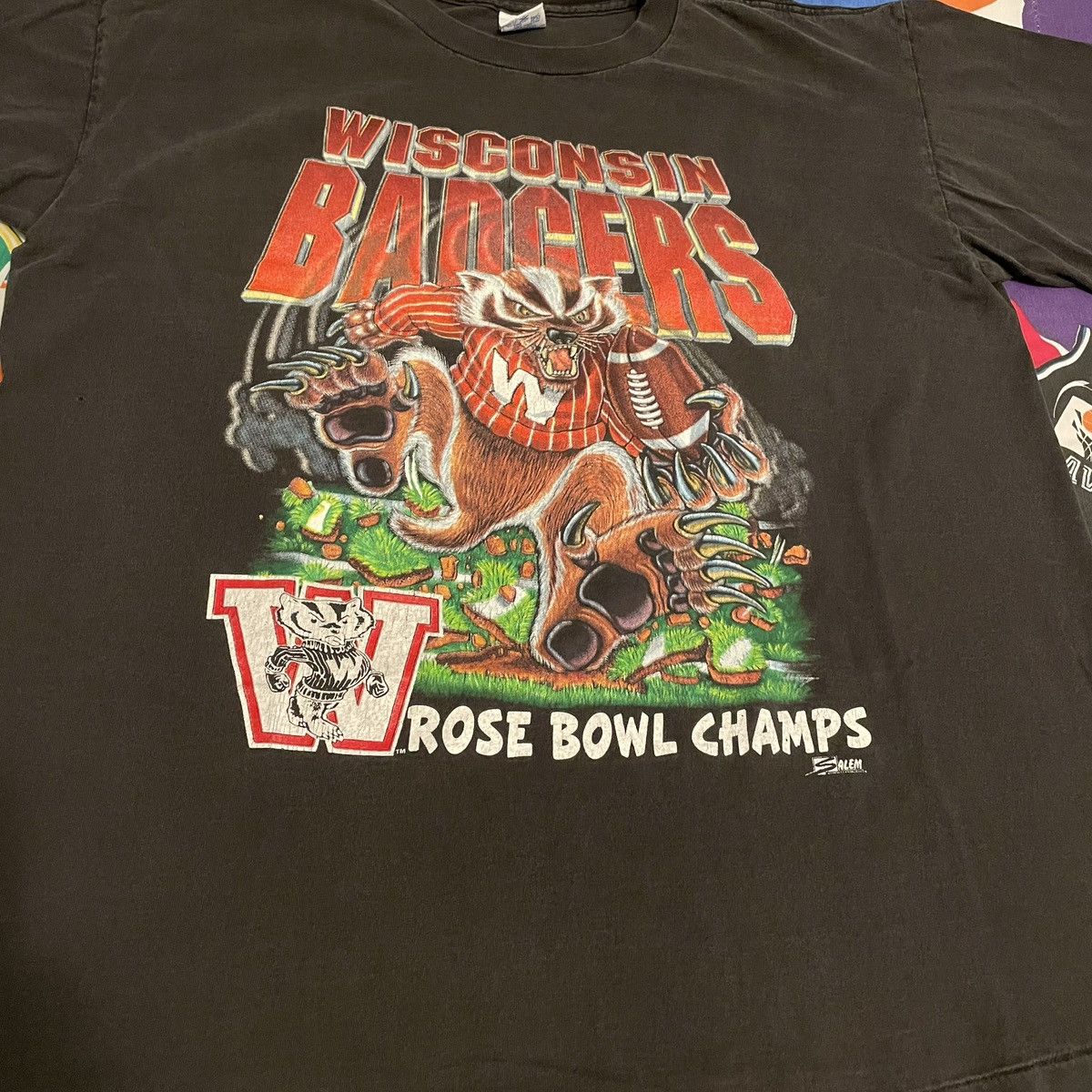 NCAA × Vintage Vintage 1990s Salem NCAA Wisconsin Badgers Football Tee Size US XL / EU 56 / 4 - 3 Thumbnail