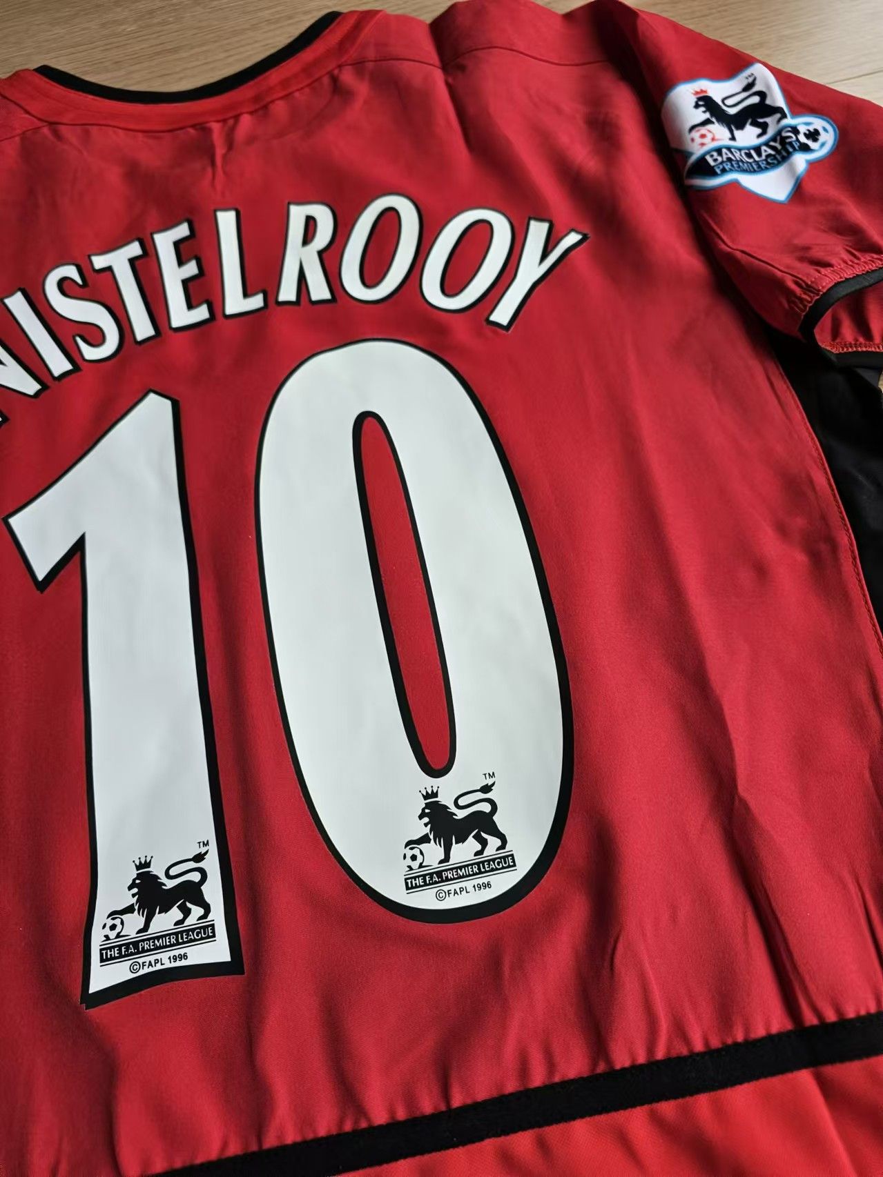Other 2002 04 MUFC #10 van Nistelrooy Jersey Home Size US M / EU 48-50 / 2 - 3 Thumbnail
