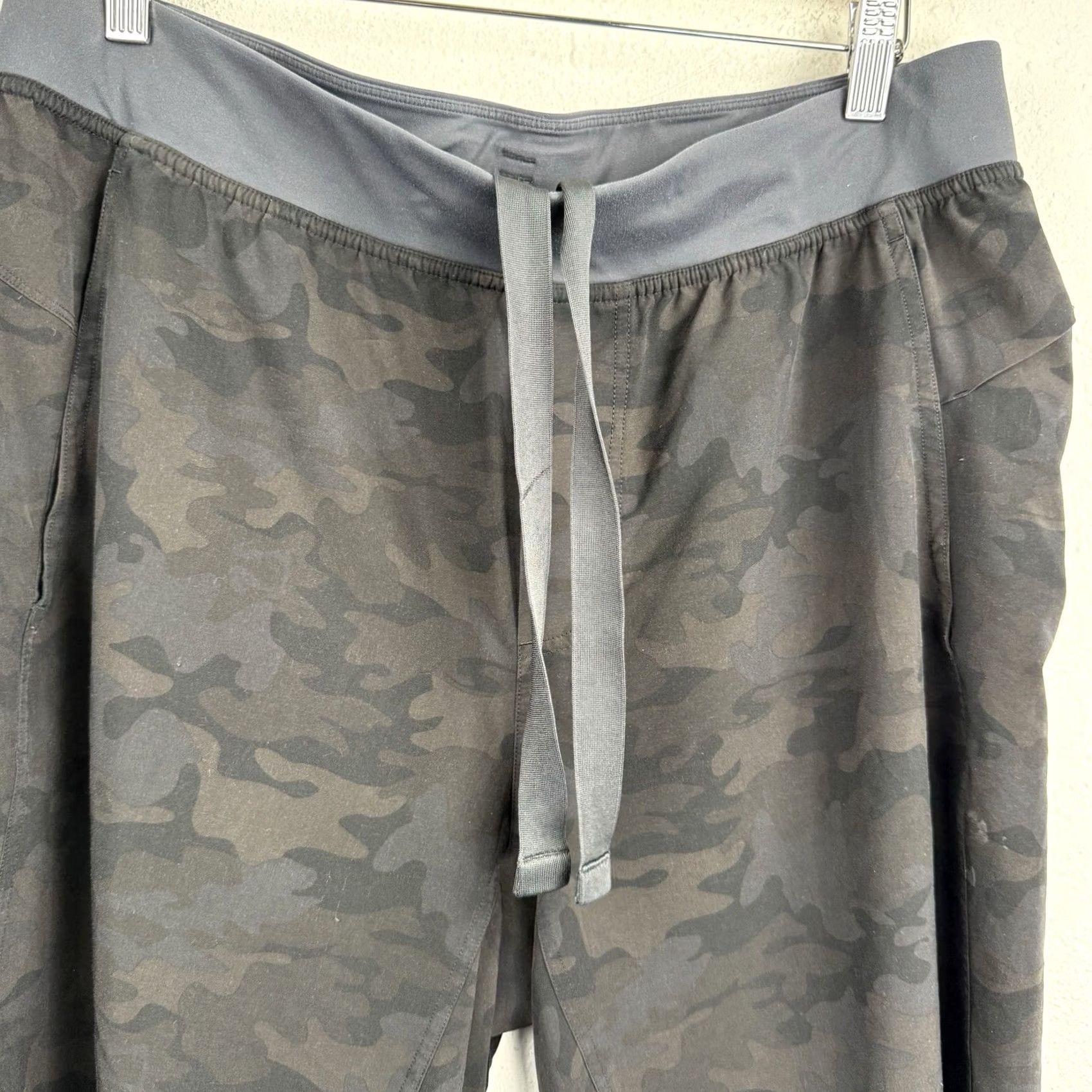 Lululemon Lululemon Shorts Mens XL Black Camo T.H.E. Short Linerless Activewear 10" Camouflage Drawstring Pockets Athletic Gym Running Cross Training Size US 36 / EU 52 - 8 Thumbnail