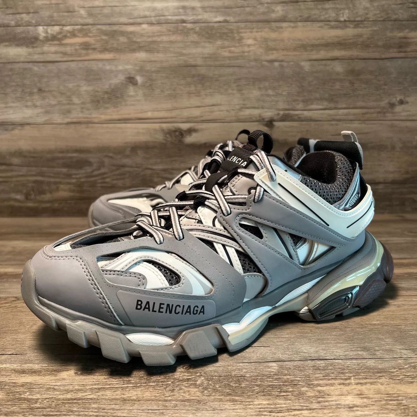 Balenciaga Balenciaga Gray Lowtop Sneakers 41 Women Size US 10 / IT 40 - 1 Thumbnail