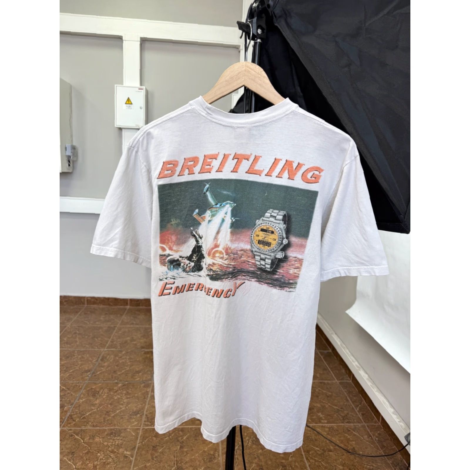 Jerzees VINTAGE Breitling Emergency Swiss Switzerland T-Shirt Size L White 90s Mens Shirt Size US L / EU 52-54 / 3 - 2 Thumbnail