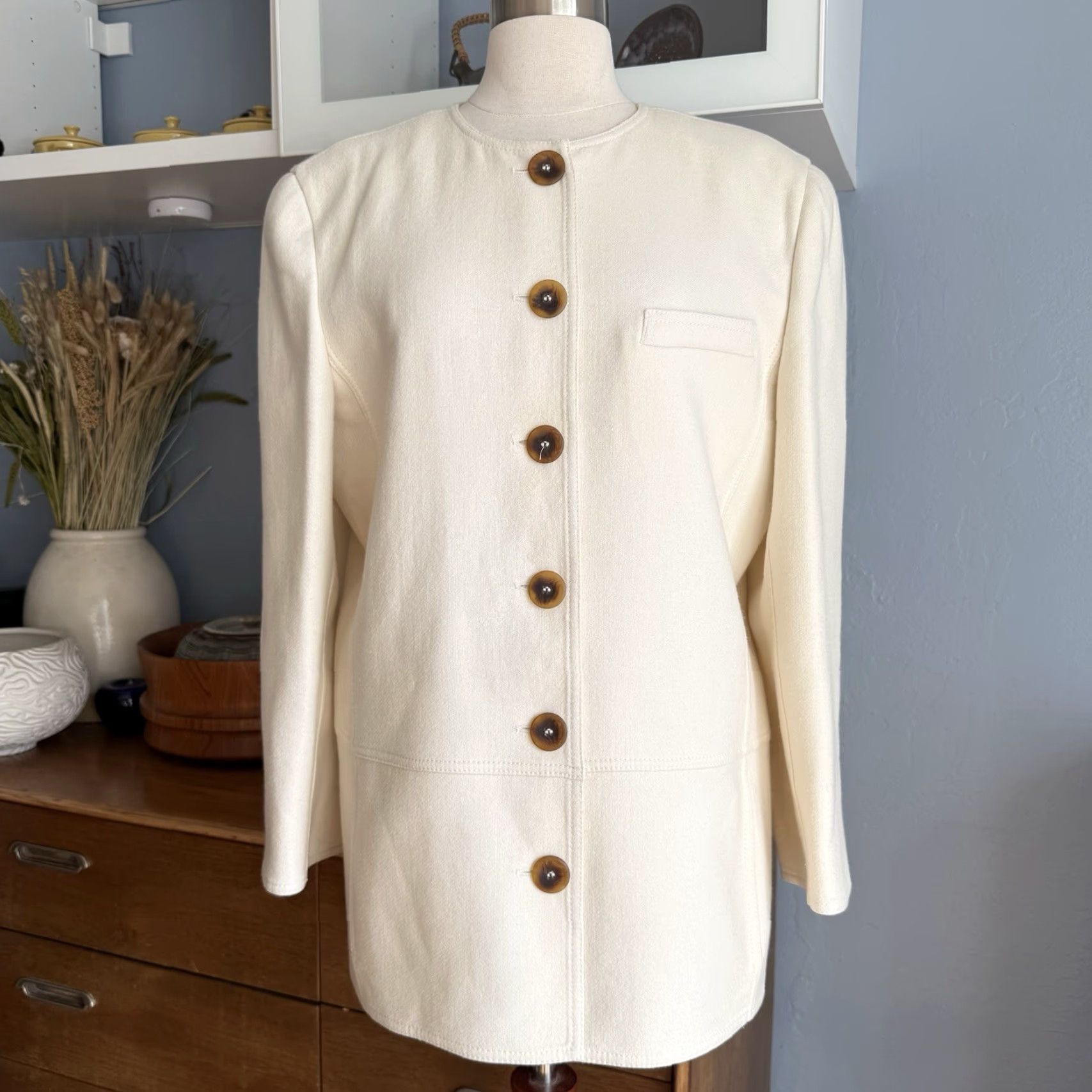 Louis Feraud VINTAGE Louis Feraud 2 Piece Ivory Wool Jacket & Skirt Suit Women 10 Size 32" / US 10 / IT 46 - 2 Thumbnail