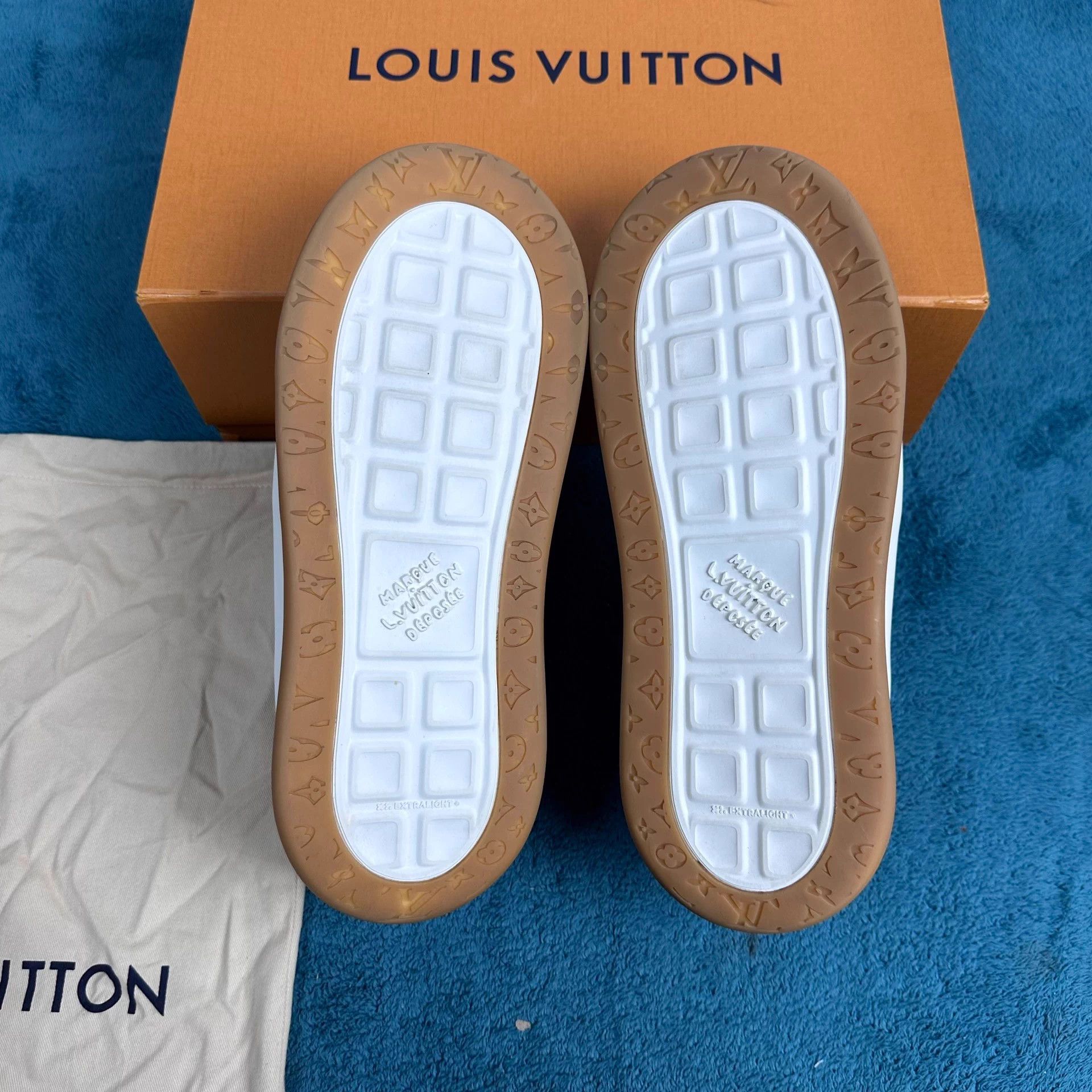 Louis Vuitton LV Canvas & Leather Low Top Sneaker Green US7.5/41.5 Size US 7.5 / EU 40-41 - 5 Thumbnail