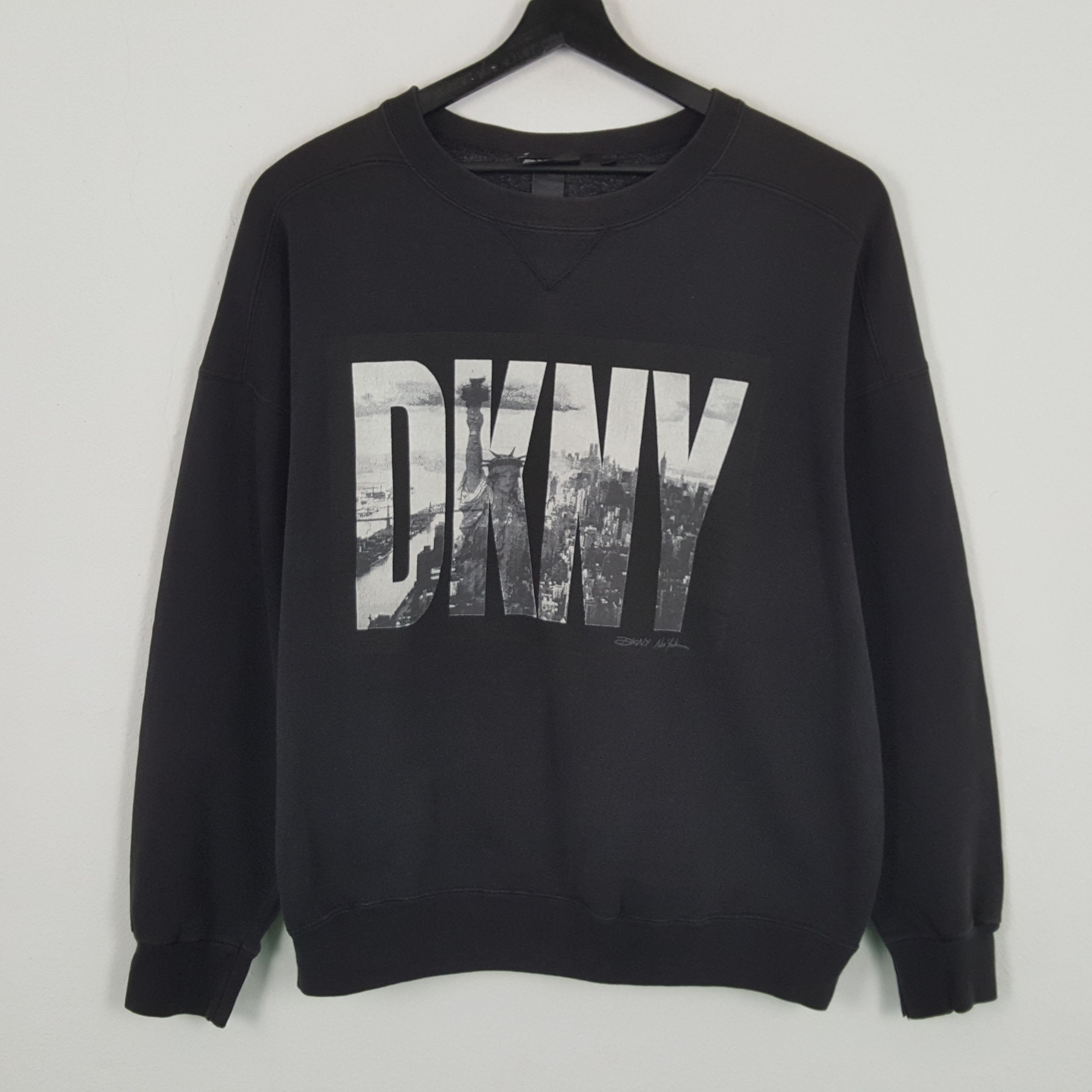 DKNY × Vintage DKNY Center Design Phototees Style Streetwear Sweatshirt Size US XXL / EU 58 / 5 - 1 Thumbnail