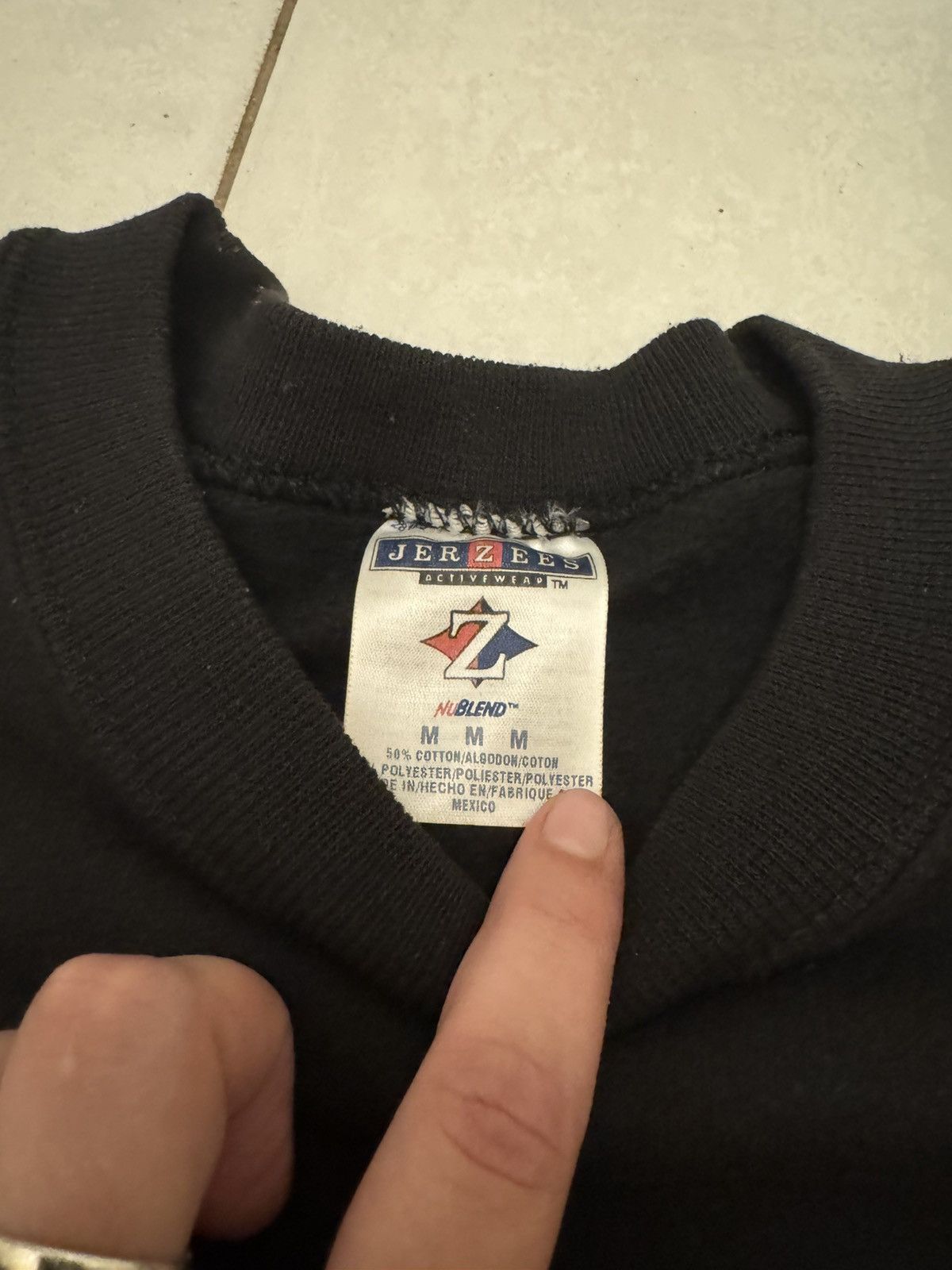 Vintage Vintage 90s Jack In The Box Sweatshirt Embroidered Size US M / EU 48-50 / 2 - 4 Thumbnail