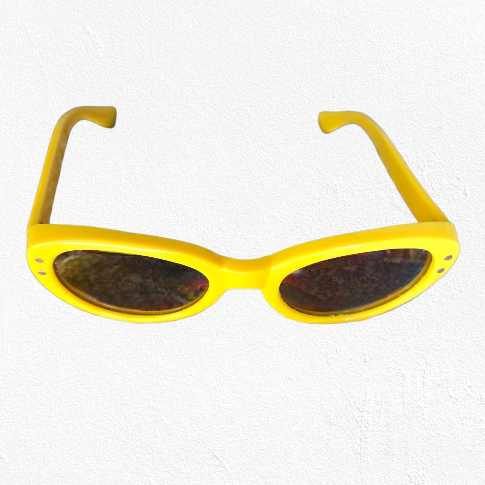 Vintage 1950s Yellow Mod Cat Eye Sunglasses Bold Oval Frame Size ONE SIZE - 4 Thumbnail
