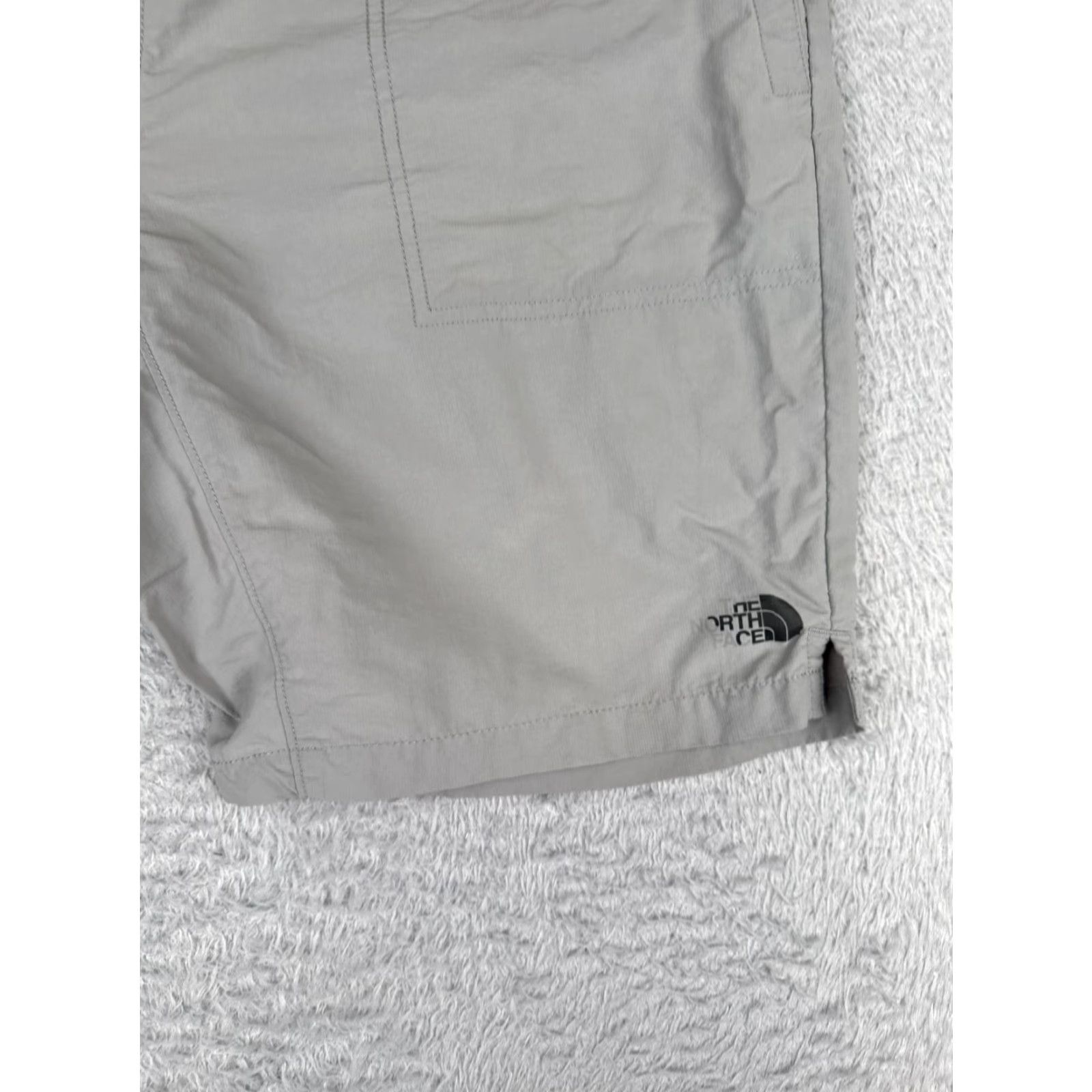 The North Face The North Face Shorts Mens Large Gray Elastic Waist Polyester Short Regular 36x10 Gray The North Face Mens Shorts — Size US 33 - 2 Thumbnail