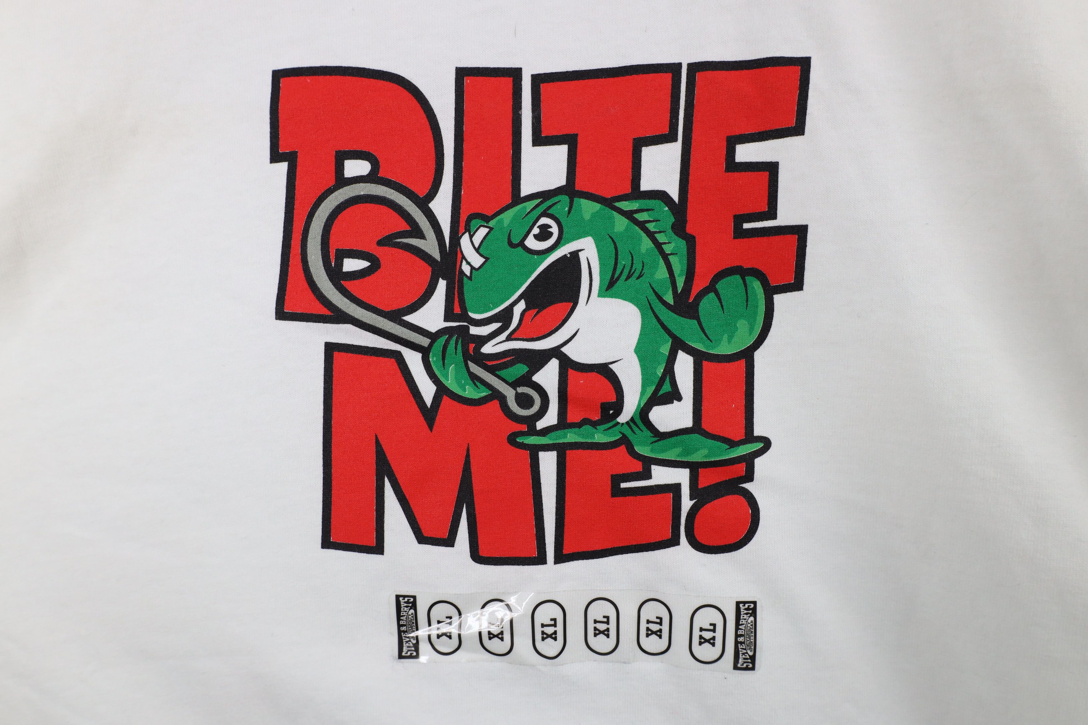 Vintage Deadstock Vintage 90s Y2K Streetwear Bite Me Fish T-Shirt Size US XL / EU 56 / 4 - 4 Thumbnail