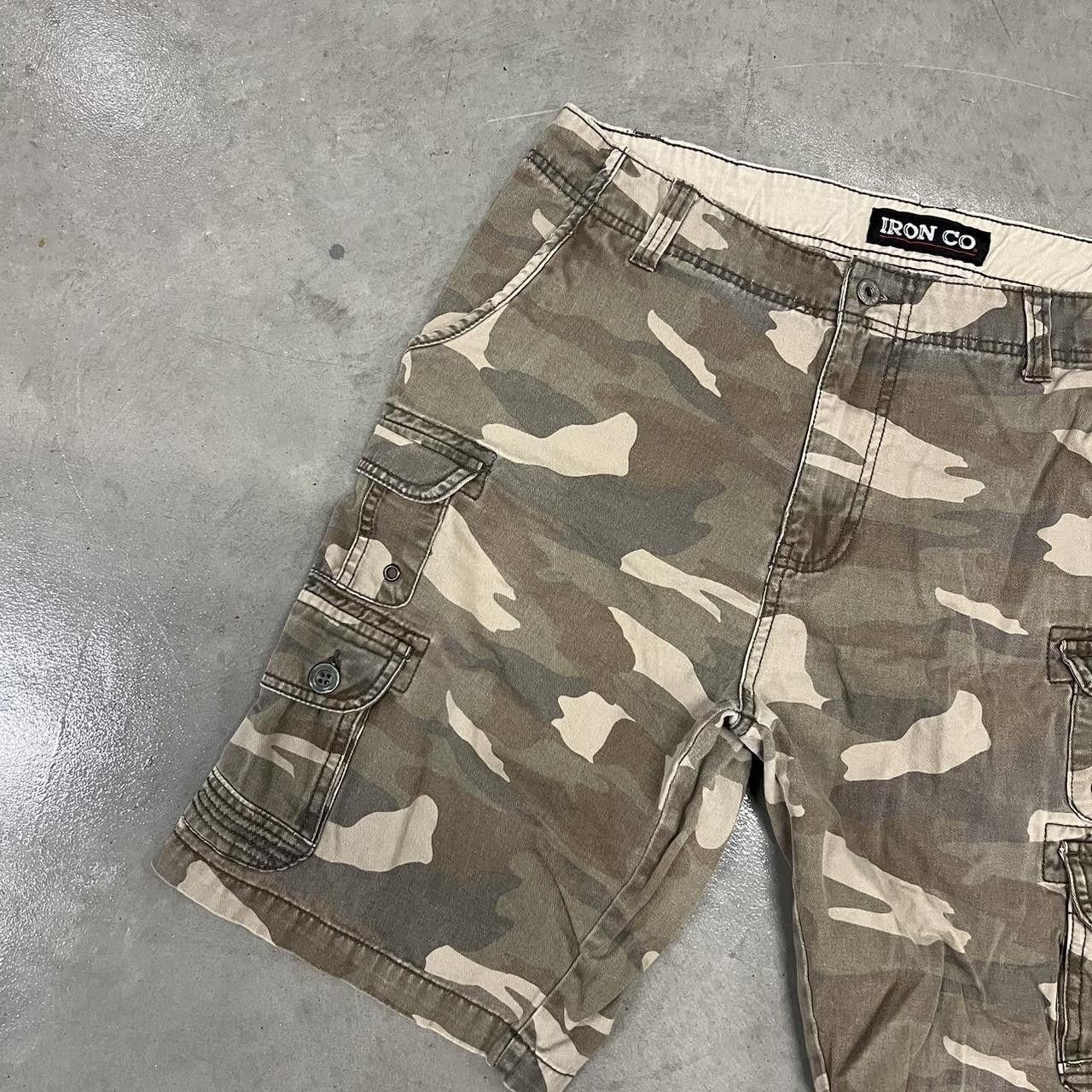 Vintage Crazy Vintage Y2K/2000s Grunge Military Camo Iron Co Cargo Shorts Summer Essential with 9 Pockets! Size US 34 / EU 50 - 2 Thumbnail
