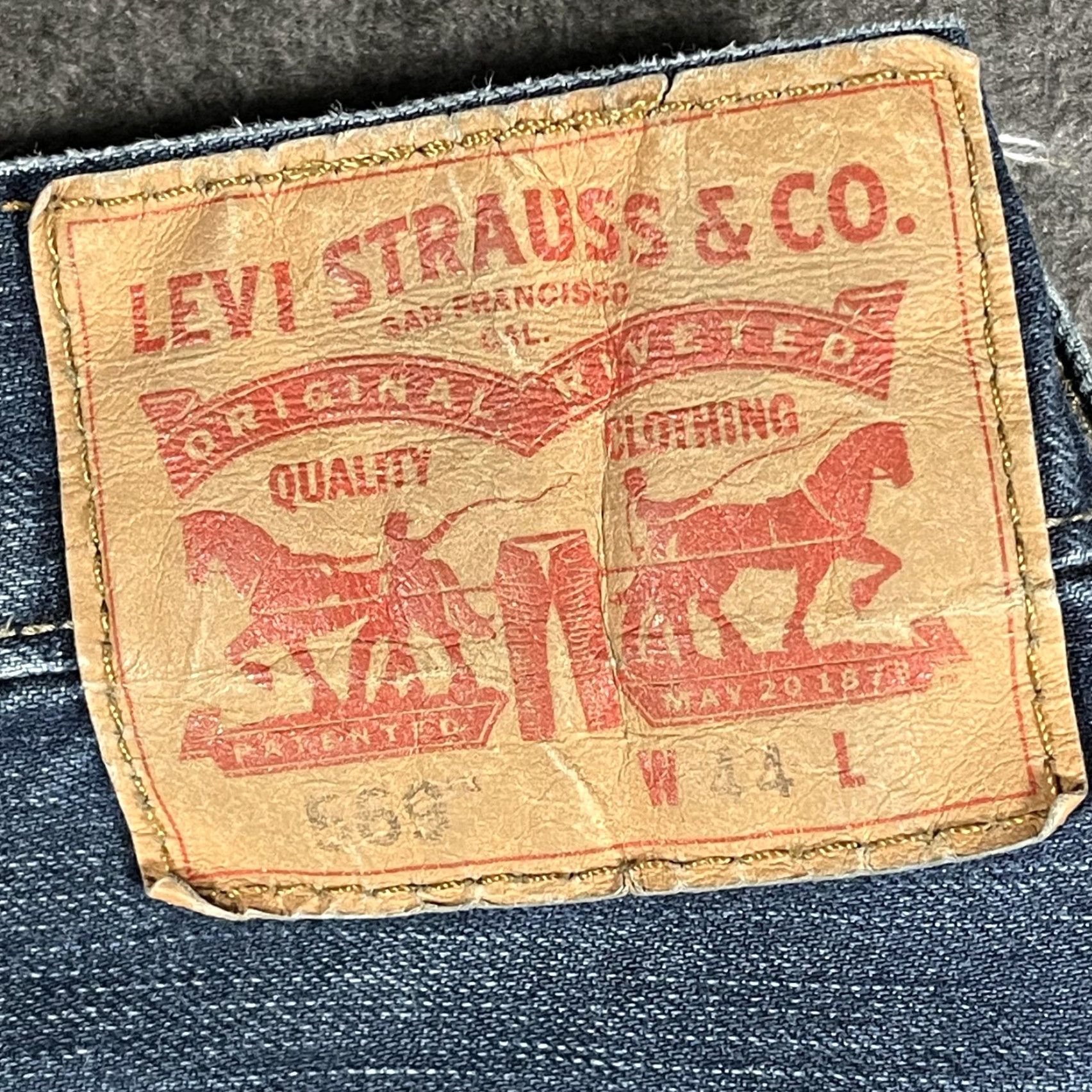 Levi's Levi's Denim Shorts Mens 44 Blue 5-Pocket Bermuda Medium Wash Jorts Baggy Fade Regular Fit Casual Summer Mens Size US 44 / EU 60 - 3 Thumbnail