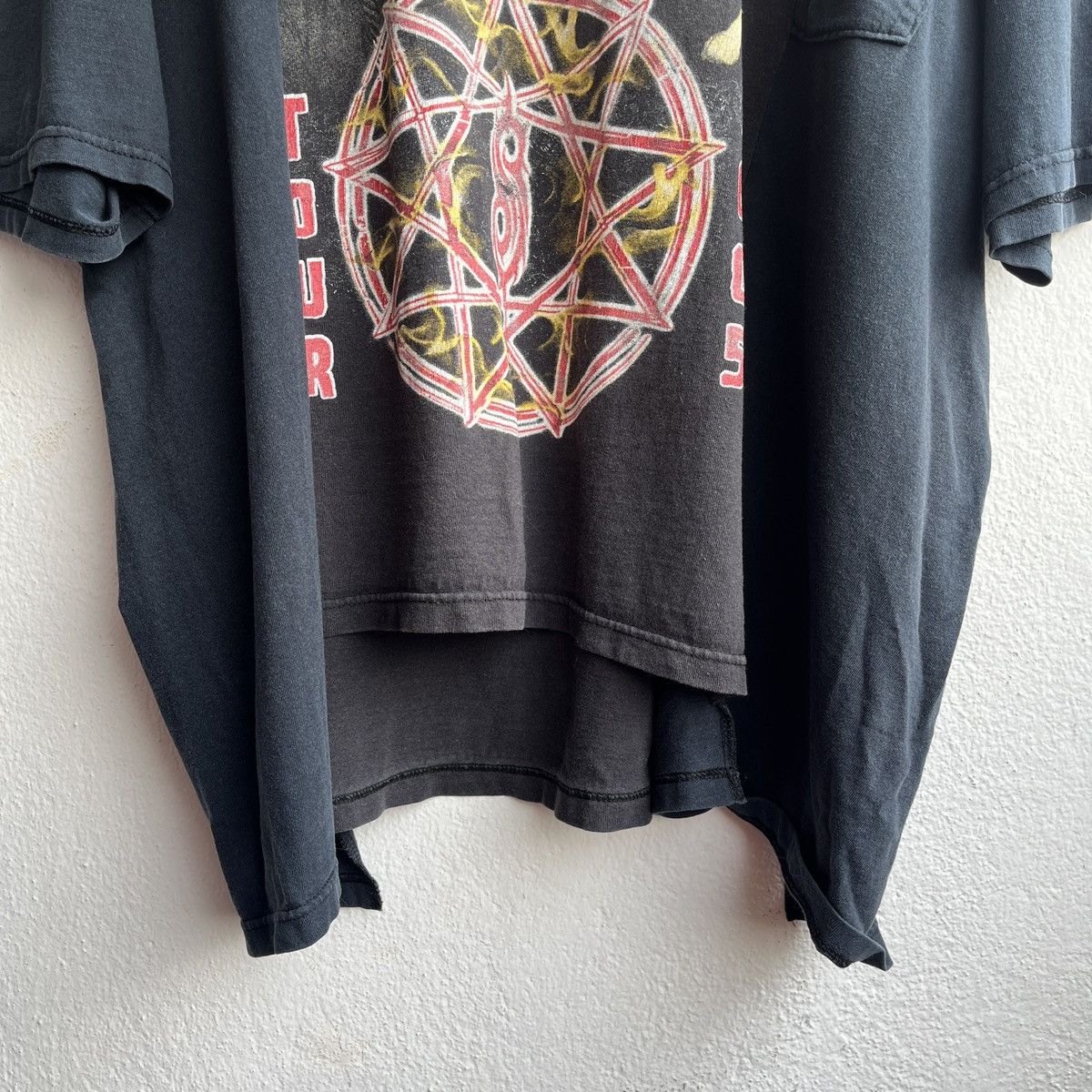 Slipknot VINTAGE CUSTOM SLIPKNOT TOUR 2005 FRONT BACK PRINTED TSHIRT Size US XL / EU 56 / 4 - 10 Thumbnail