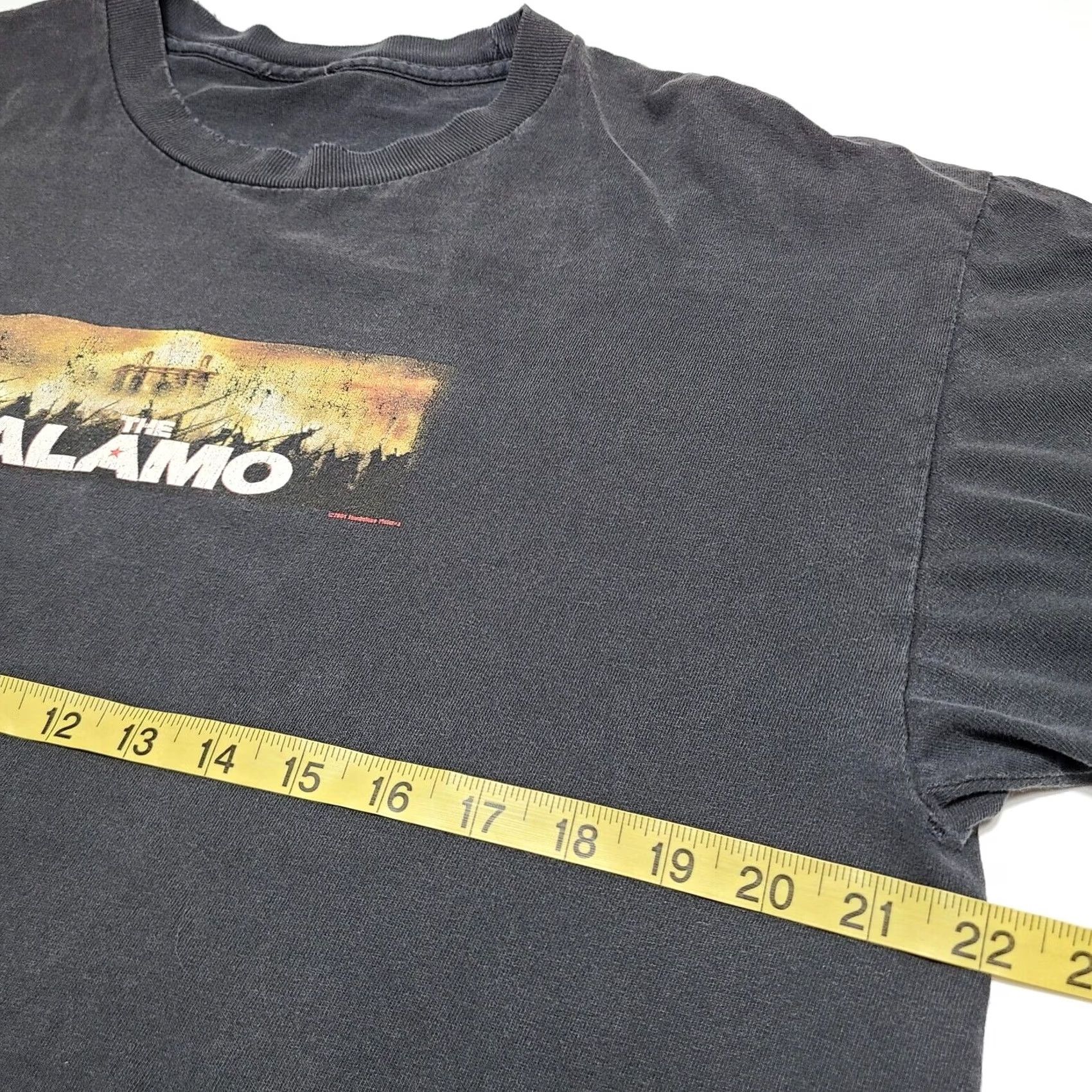 Vintage VINTAGE The Alamo T-Shirt Men’s Large Black Movie Promo 2004 Y2K Thrashed with Small Holes Front Logo Graphic Tee Mens Size US L / EU 52-54 / 3 - 7 Thumbnail