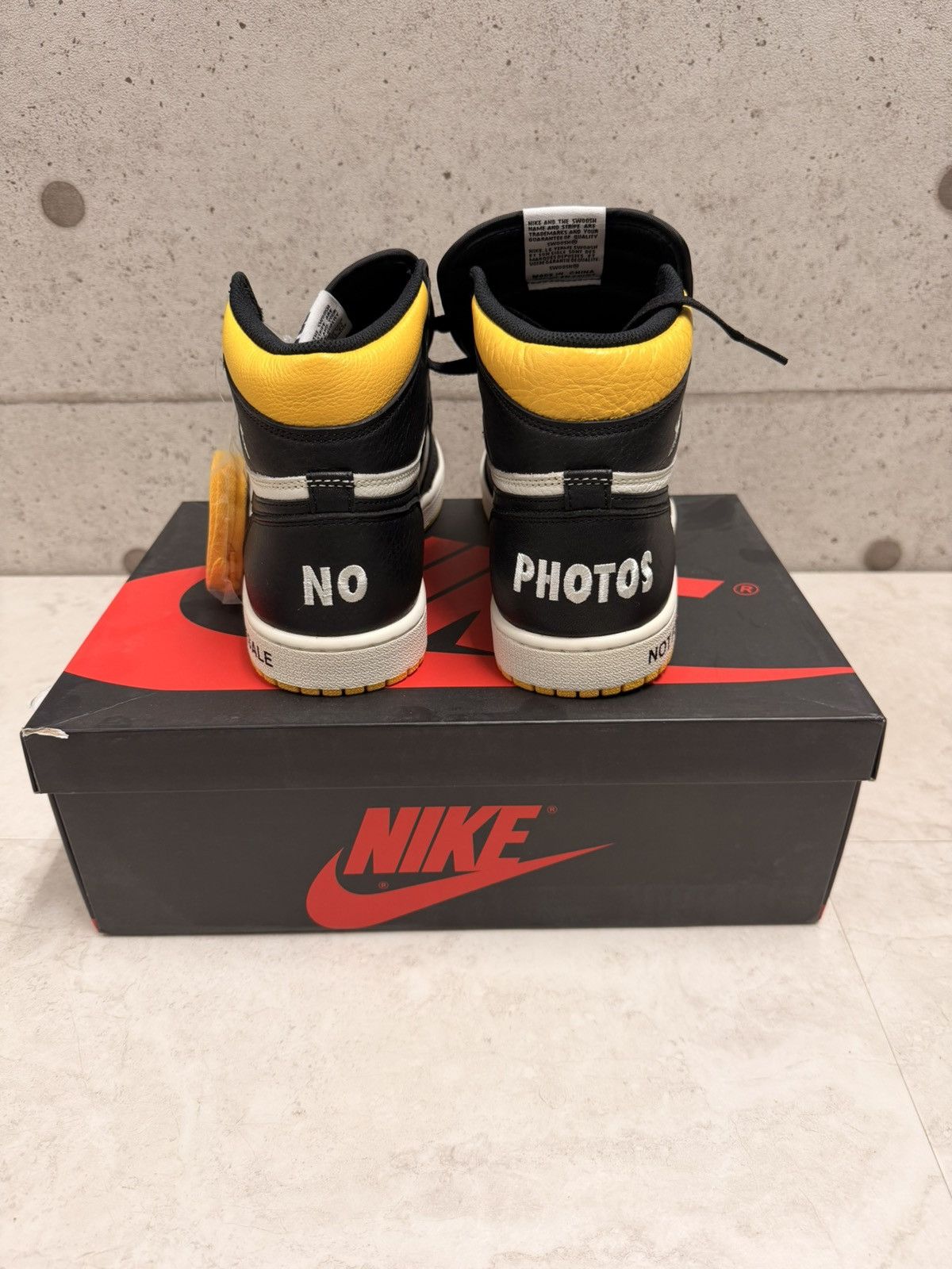 Nike Nike / Air Jordan 1 Retro High Not For Resale Varsity Maize Size US 10 / EU 43 - 4 Thumbnail