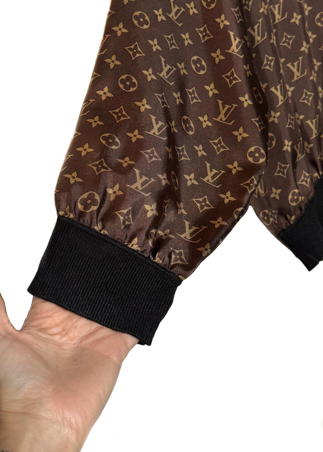 Louis Vuitton Louis Vuitton 2021 Brown Monogram Silk Sporty Sweater Size M / US 6-8 / IT 42-44 - 4 Thumbnail