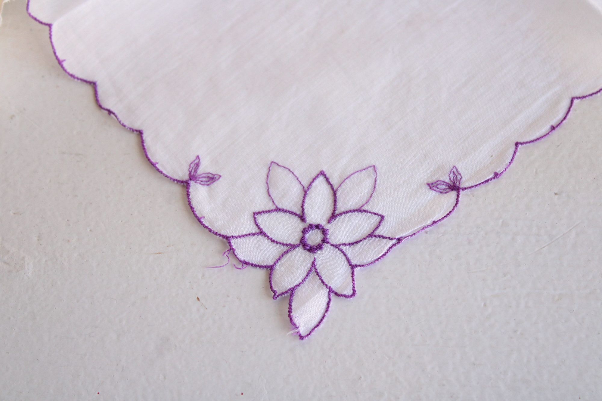Vintage Vintage Handkerchief, Purple Flower Embroidery on White Cott Size ONE SIZE - 5 Thumbnail