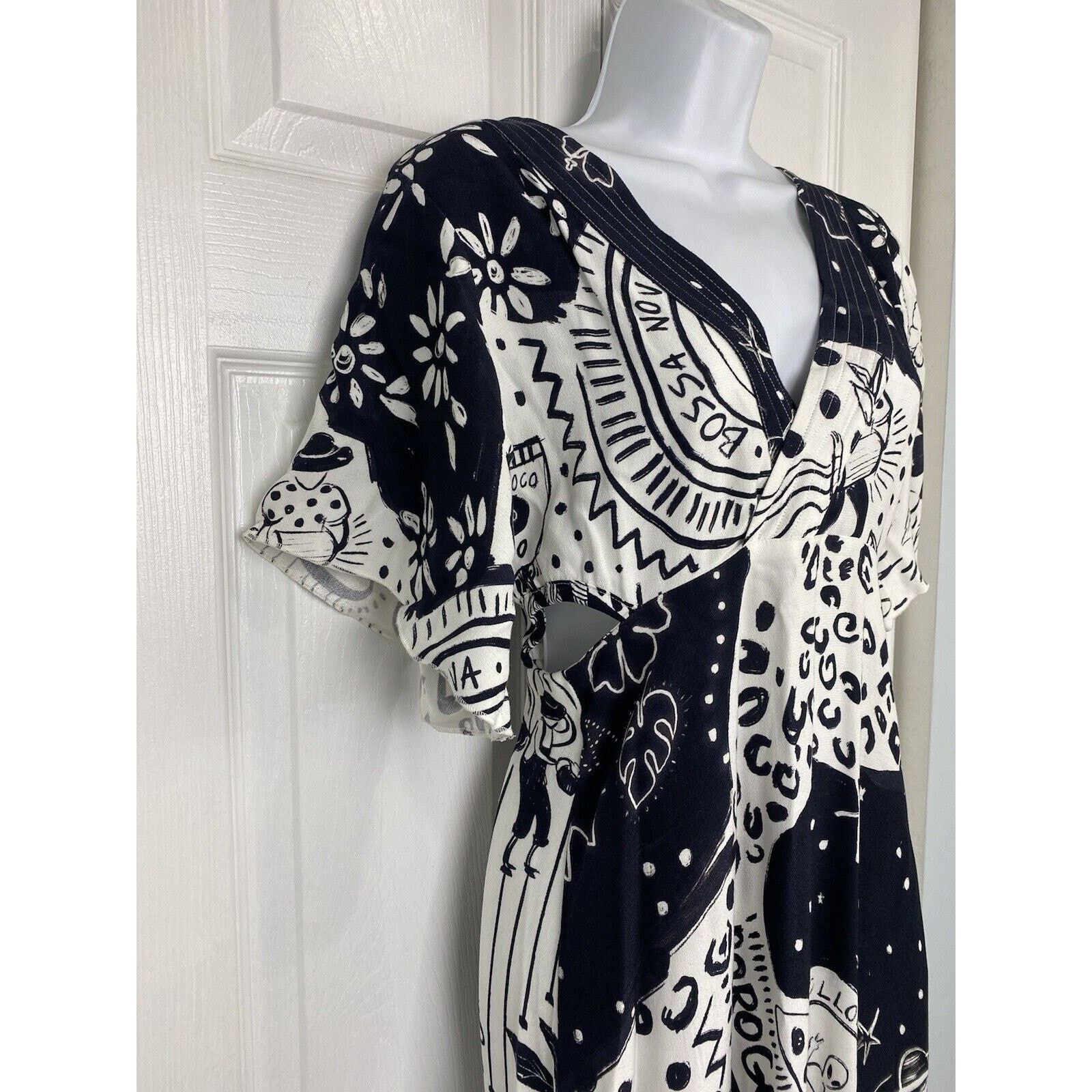 Farm Rio Farm Rio Maxi Dress V-Neck Black White Alien UFO Tropical Size S / US 4 / IT 40 - 6 Thumbnail