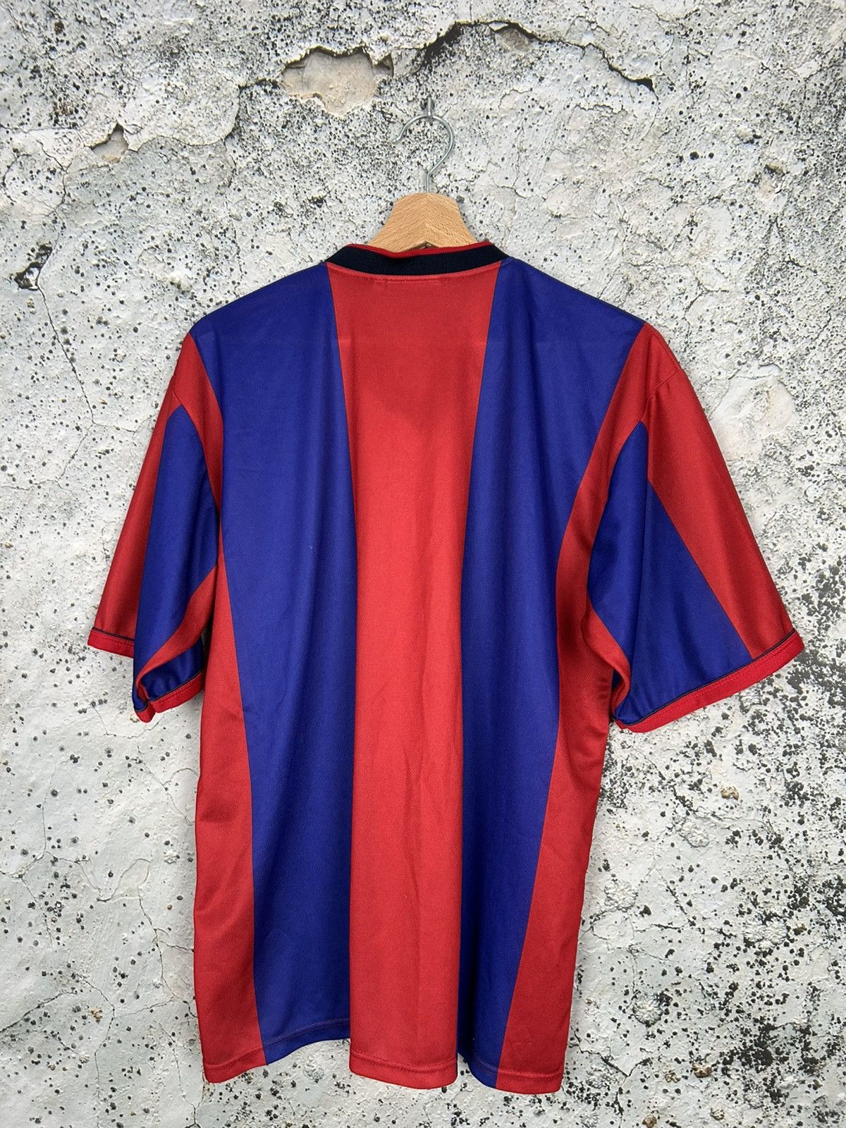 Vintage Vintage Rogers FC Barcelona Fan Club Jersey Football Soccer Size US M / EU 48-50 / 2 - 4 Thumbnail