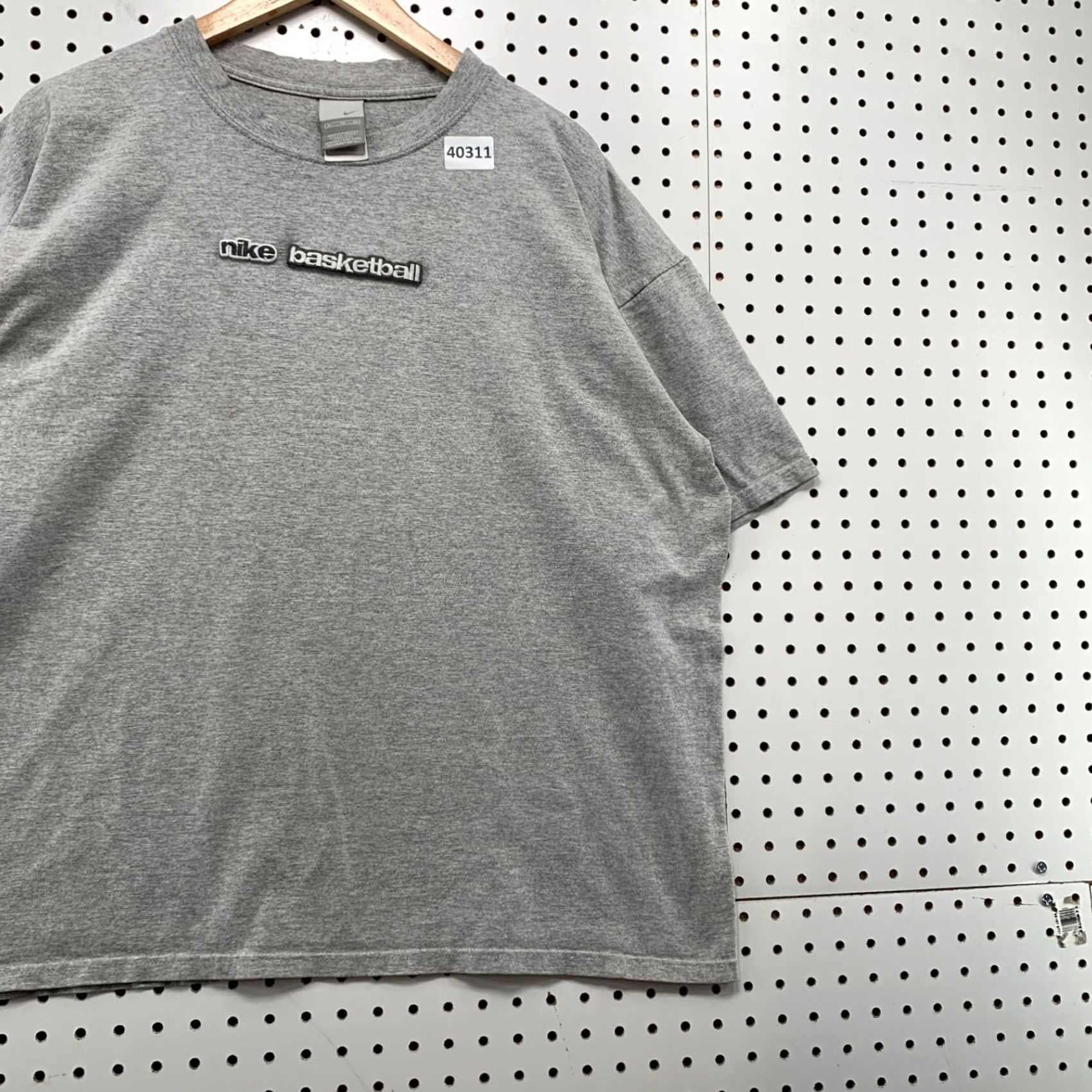 Nike VINTAGE Nike Basketball Shirt Mens XL Gray Embroidered Size US XL / EU 56 / 4 - 5 Thumbnail