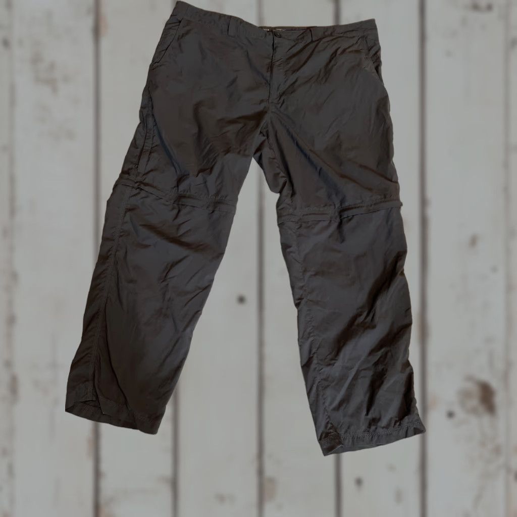 Mountain Hardwear VINTAGE Mountain Hardwear Pants Mens 42 Cargo Convertible Straight Leg Outdoor Hiking Size US 42 / EU 58 - 1 Thumbnail