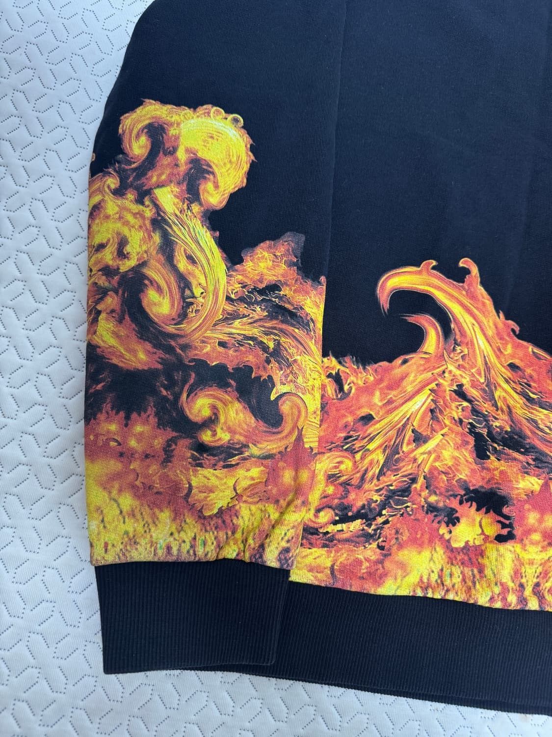 Givenchy Givenchy Black Flame Sweatshirt Size US L / EU 52-54 / 3 - 5 Thumbnail