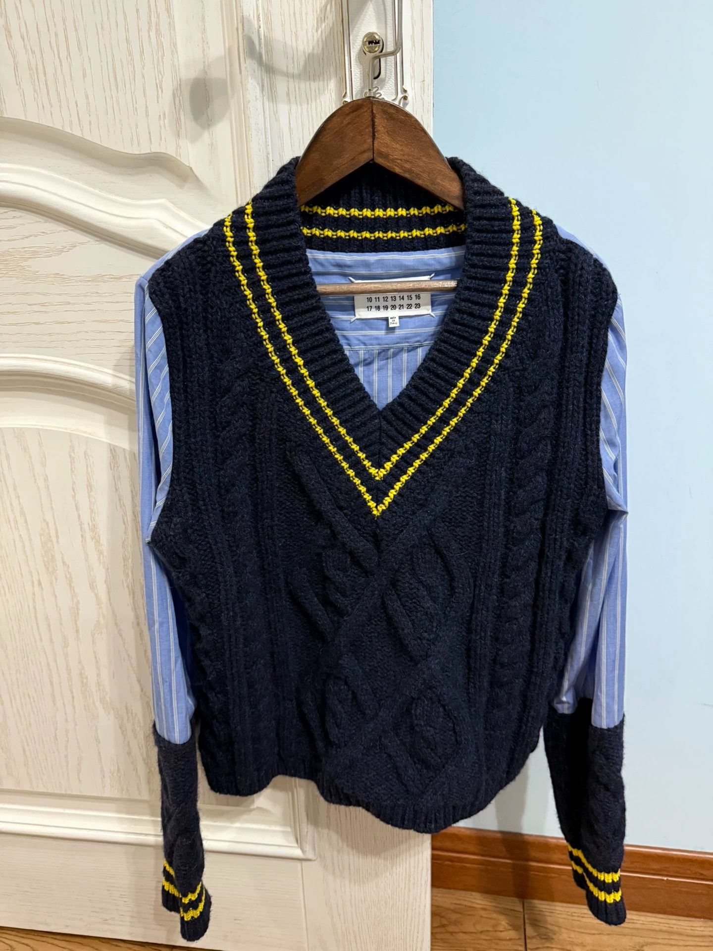 Maison Margiela Maison Margiela preppy style shirt-and-stripes sweater Size US S / EU 44-46 / 1 - 1 Thumbnail