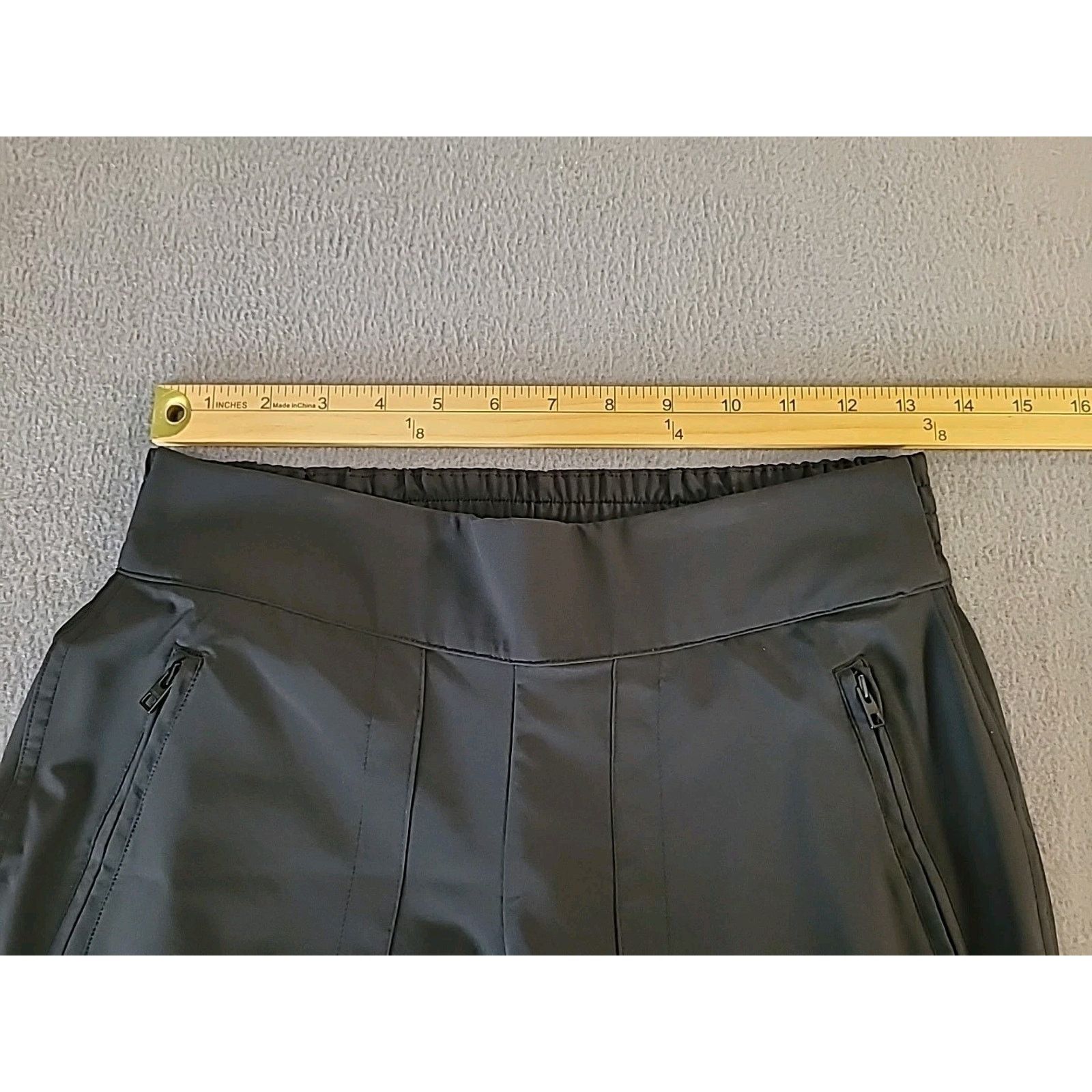 Athleta Athleta Cargo Pants Size 2 Black Travel Hiking Gorpcore Tech Size 26" / US 2 / IT 38 - 9 Thumbnail