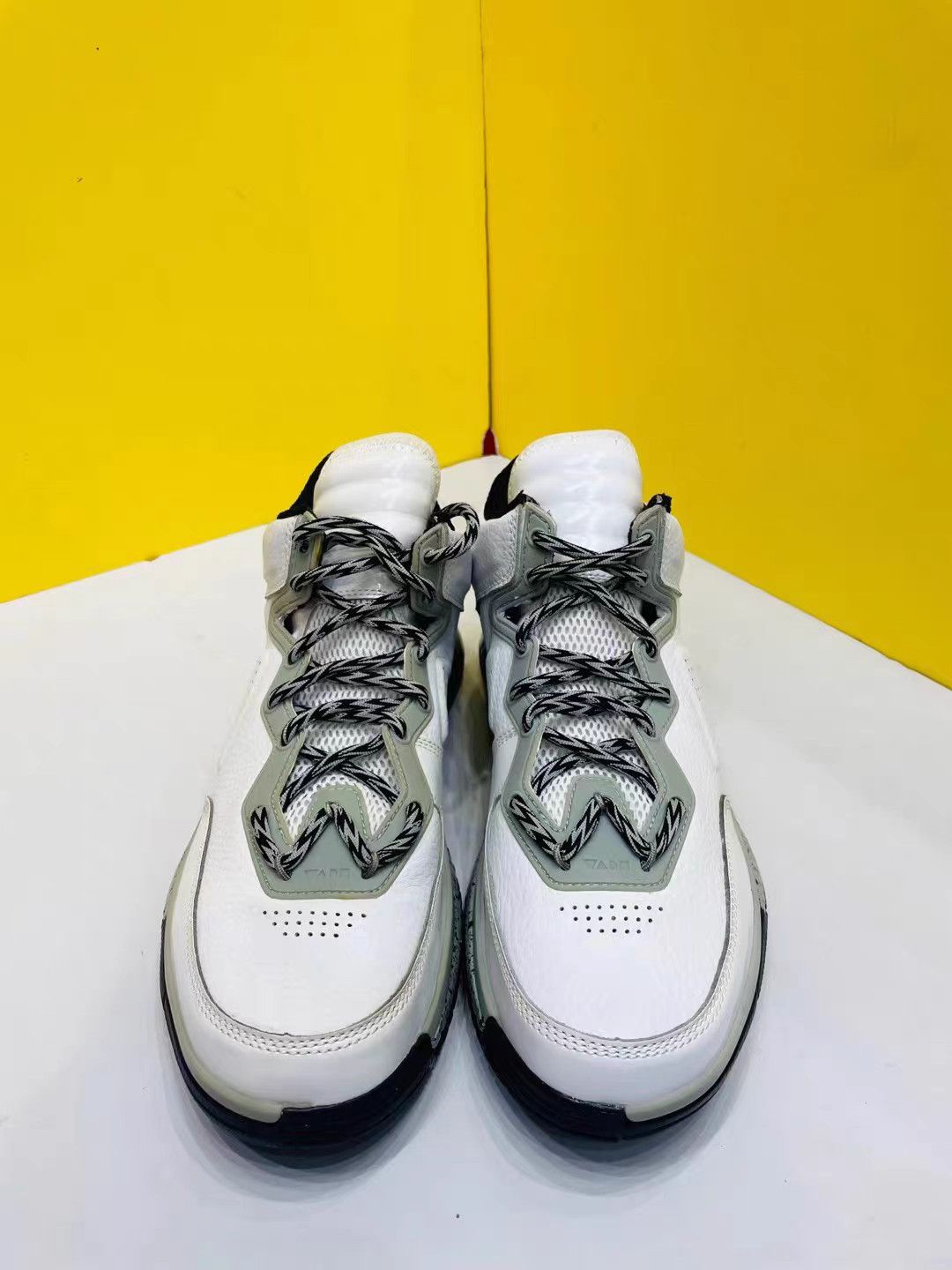Li-Ning Li-Ning Way of Wade 1 305 White Gray K15 Size US 11 / EU 44 - 2 Thumbnail