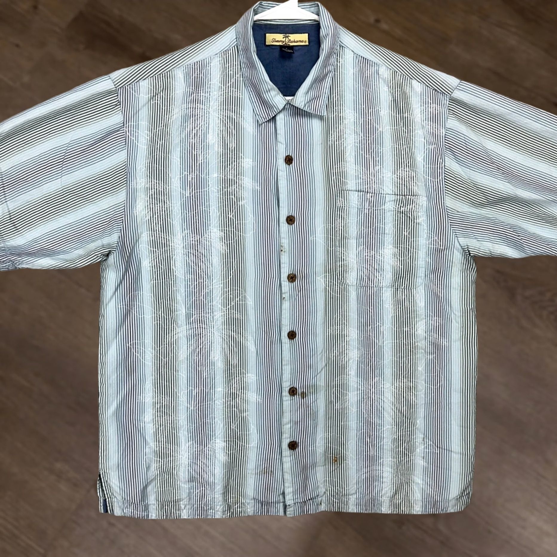 Tommy Bahama Tommy Bahama Mens Button Up Shirt Large Blue Striped Silk Pockets Short Sleeve Size US L / EU 52-54 / 3 - 1 Thumbnail