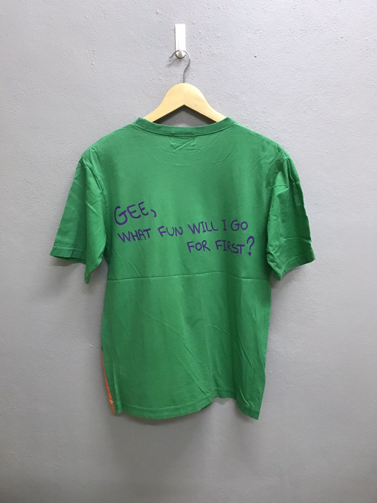 Cartoon Network VINTAGE TOKYO DISNEYLAND RESORT TSHIRT Size US S / EU 44-46 / 1 - 5 Thumbnail