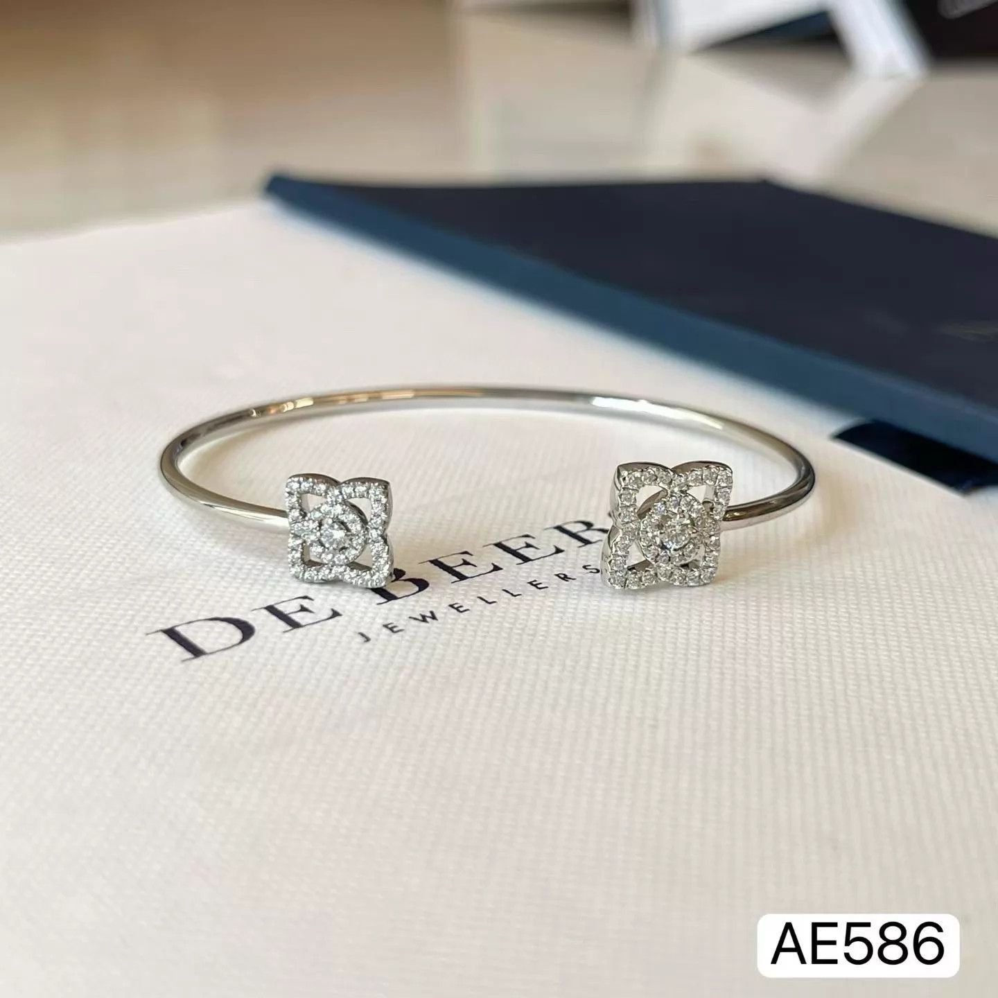 Other DE BEERS Lotus 18k Gold Diamond Bracelet 15.5cm AE586 Size ONE SIZE - 1 Thumbnail