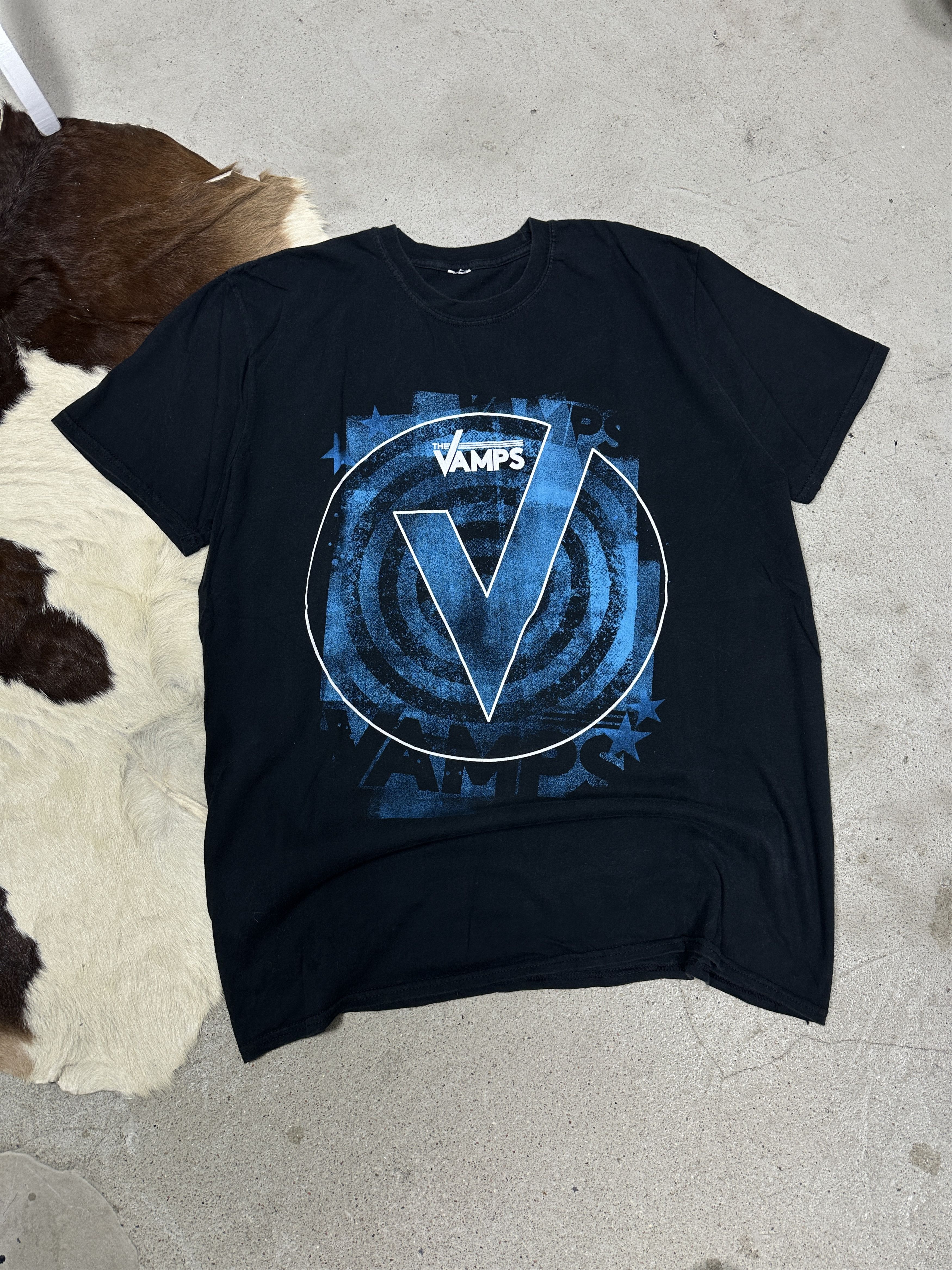 Vintage Vintage Avant Garde Grunge The Vamps T-shirt 00s Size US XL / EU 56 / 4 - 1 Thumbnail