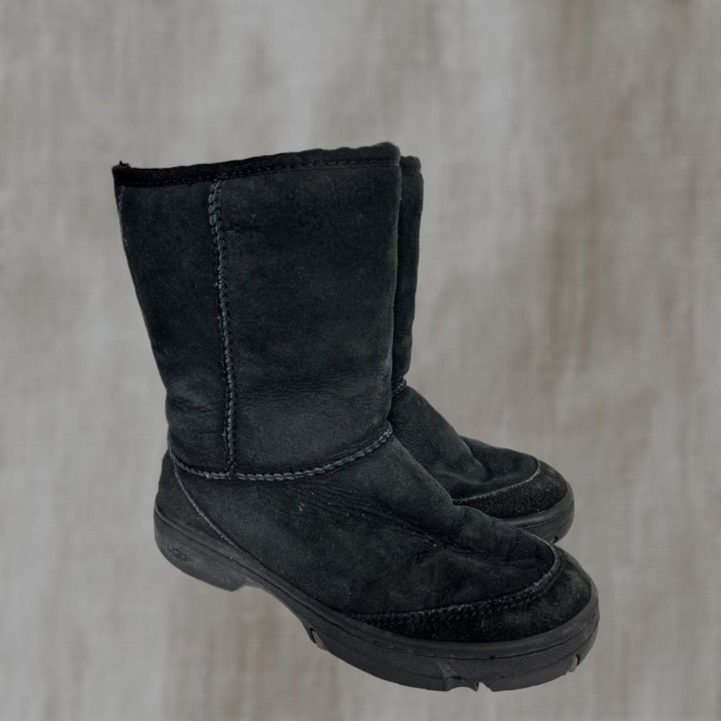Ugg UGG Australia Black Leather Sheepskin Cuff Boots F8008H Women's Size 7 Size US 7 / IT 37 - 1 Thumbnail