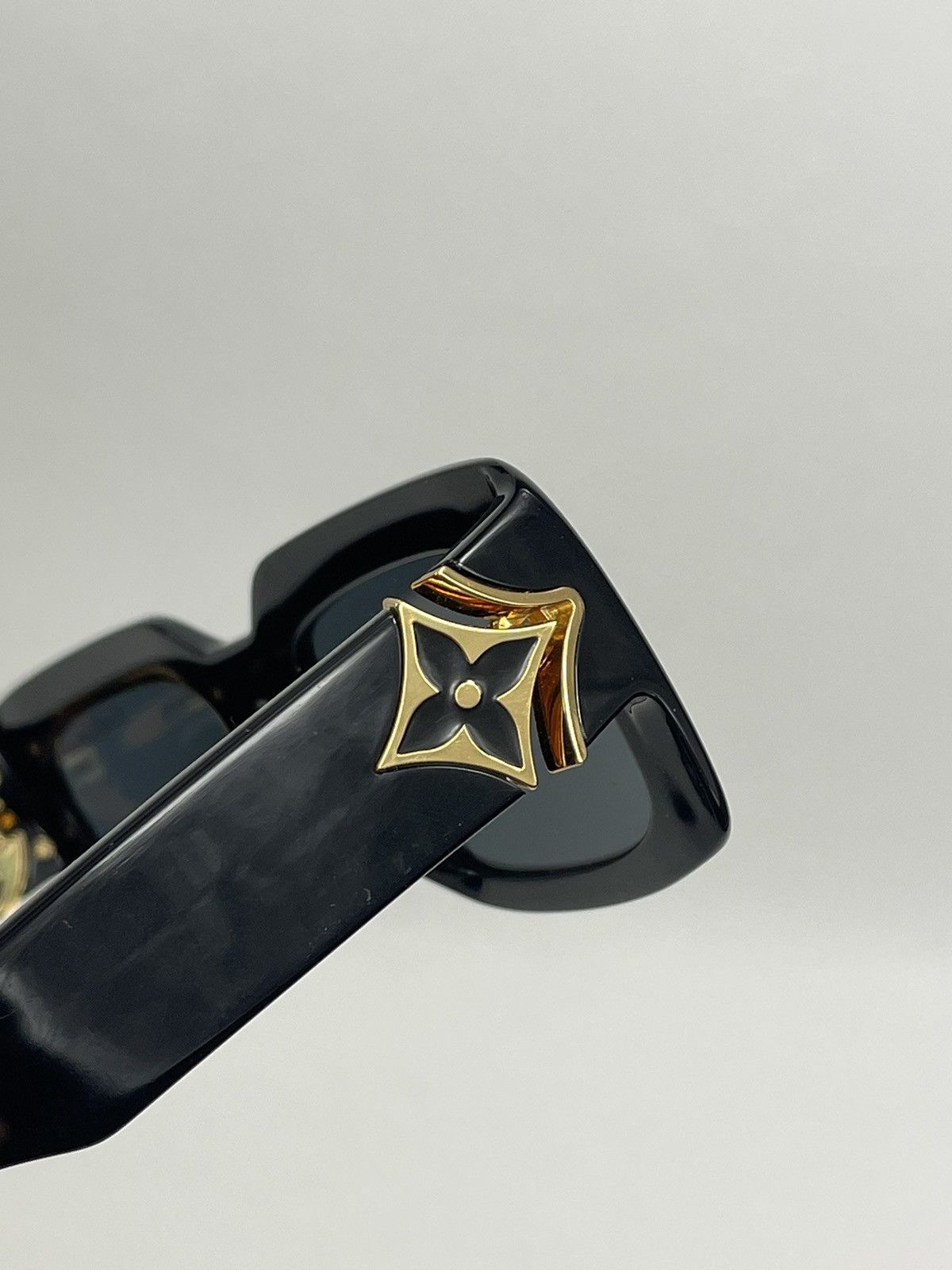 Louis Vuitton VIRGIL ABLOH x NIGO LV2 BLACK RARE SUNGLASSES Size ONE SIZE - 5 Thumbnail