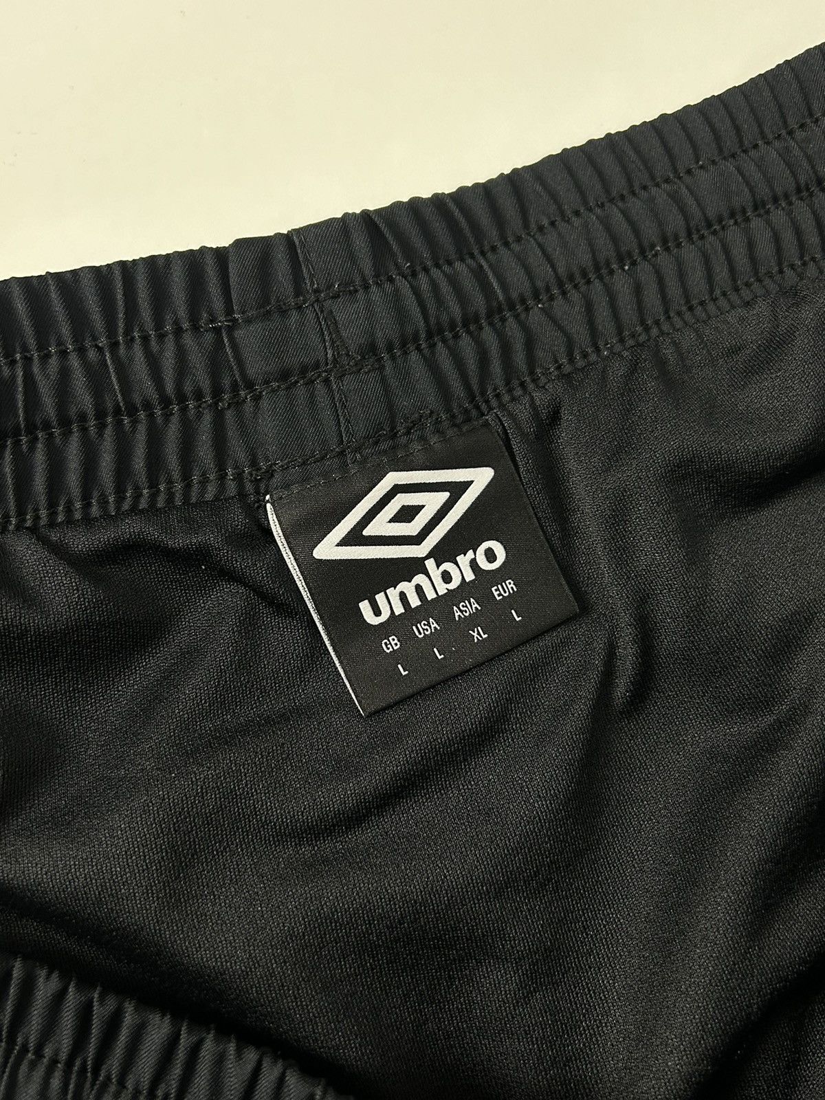 Umbro Umbro Hull City AFC Football Soccer Shorts Black Size L Size US 34 / EU 50 - 7 Thumbnail