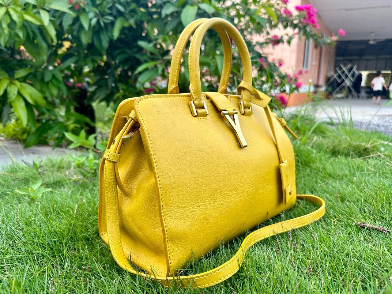 Yves Saint Laurent Authentic Yves Saint Laurent Smooth Small Y Cabas Tote Bag Size ONE SIZE - 3 Thumbnail