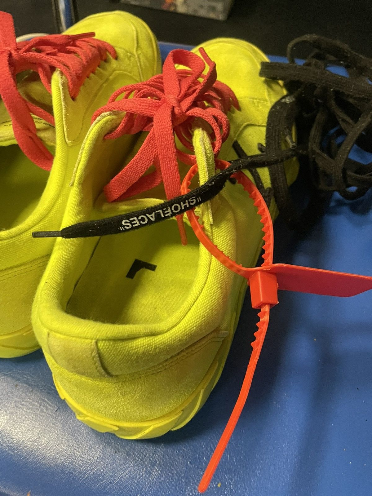 Off-White Off-White Vulc Low 'Fluo Yellow' Size US 11 / EU 44 - 5 Thumbnail