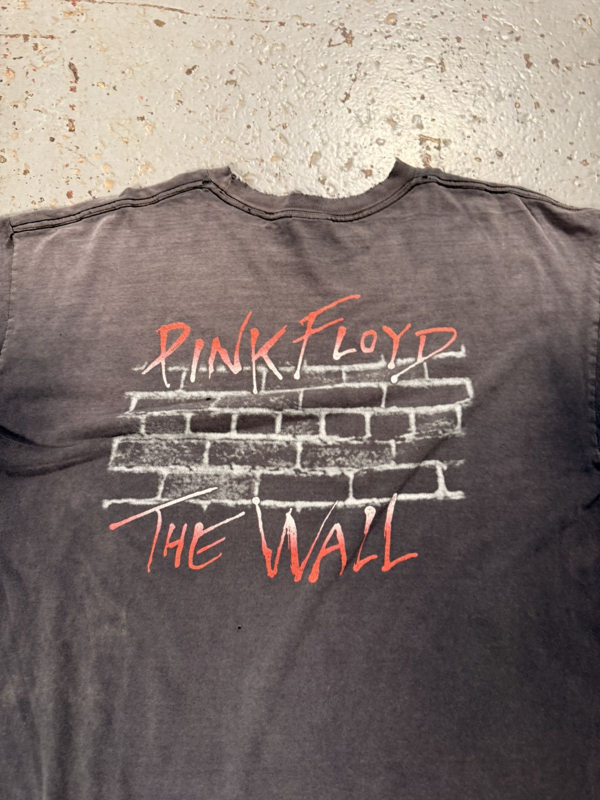 Pink Floyd Vintage Sun Faded Distressed Pink Floyd The Wall Ash Tee Size US XL / EU 56 / 4 - 10 Thumbnail