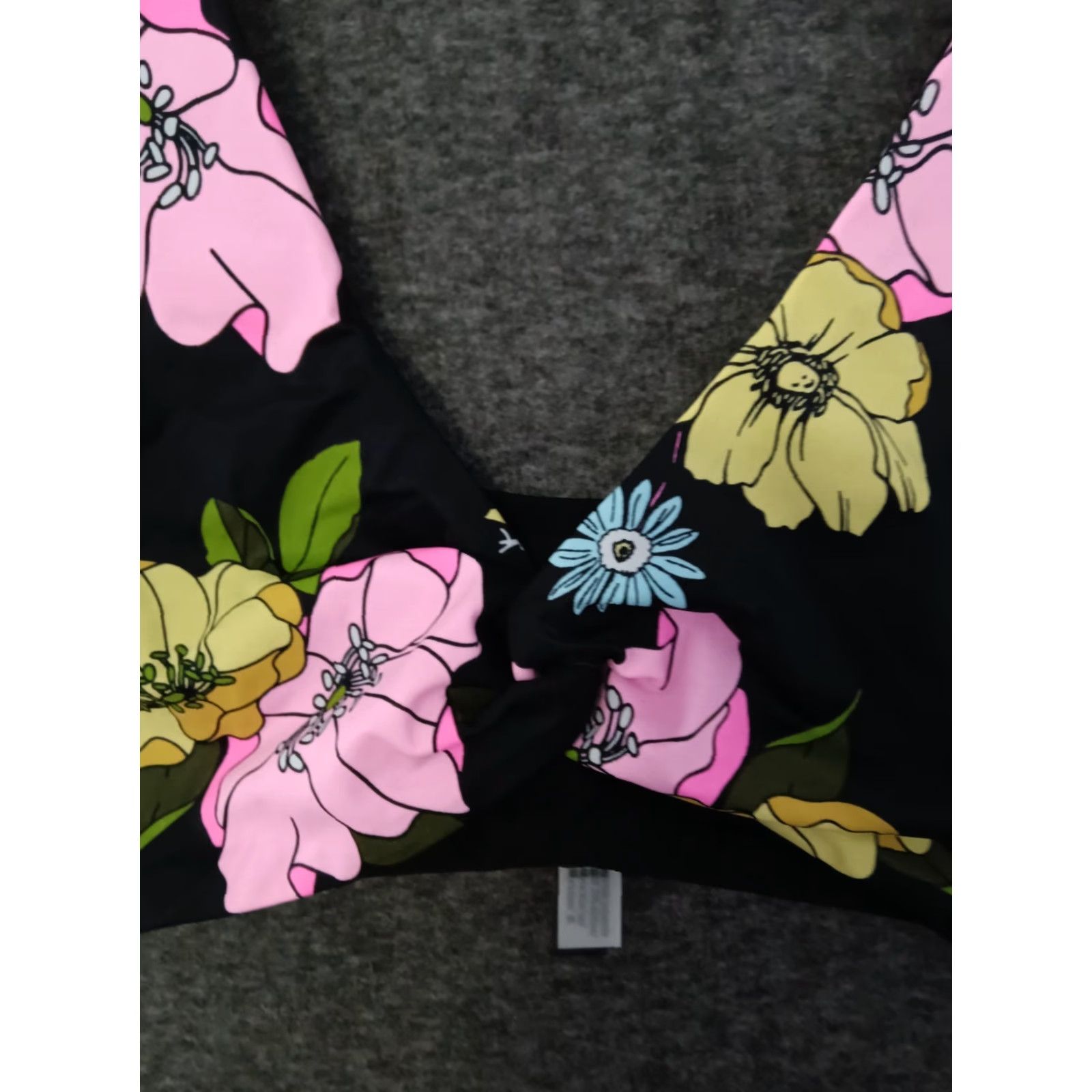 Victoria's Secret Victoria's Secret Bikini Top S Black Floral Wrap Pullover Padded Swimwear Multicolor Beach 1 Piece Women SS-Top Ladies Size S / US 4 / IT 40 - 3 Thumbnail