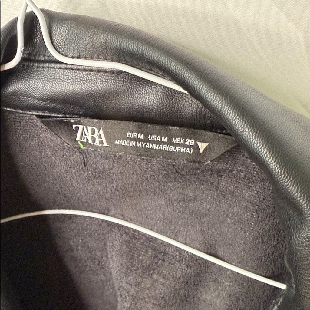 Zara ZARA black button down winter rain faux leather jacket sz M Size US M / EU 48-50 / 2 - 4 Thumbnail