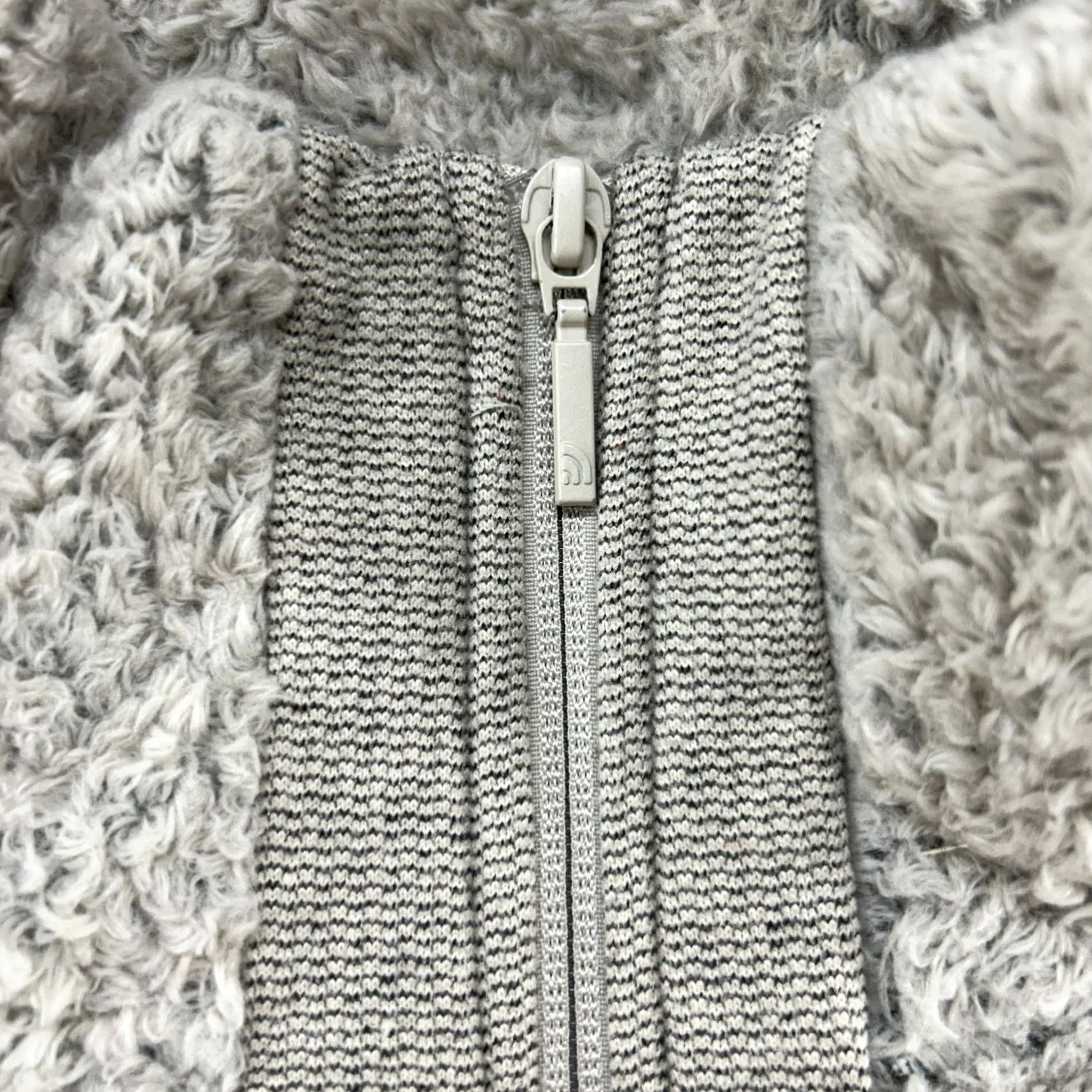 The North Face The North Face Jacket Womens L Cream Oatmeal Fleece Sherpa Logo Mid-Length Long Sleeve Polyester Zip Solid Ivory Regular Seasonal Fall Winter Spring Size L / US 10 / IT 46 - 4 Thumbnail
