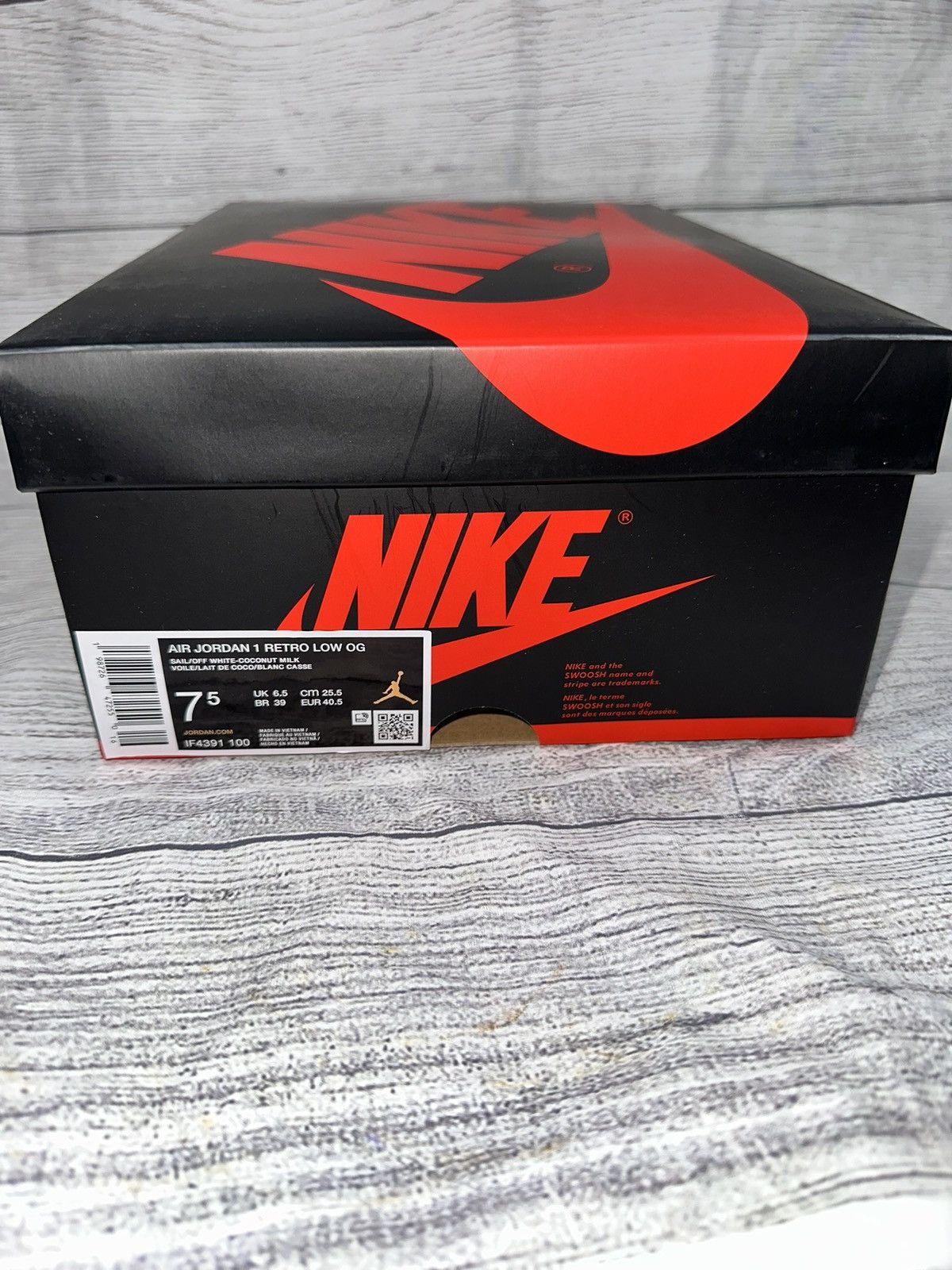 Jordan Brand Nike Air Jordan 1 Retro Low OG Rabbit Floral Swoosh size 7.5 Size US 7.5 / EU 40-41 - 7 Thumbnail