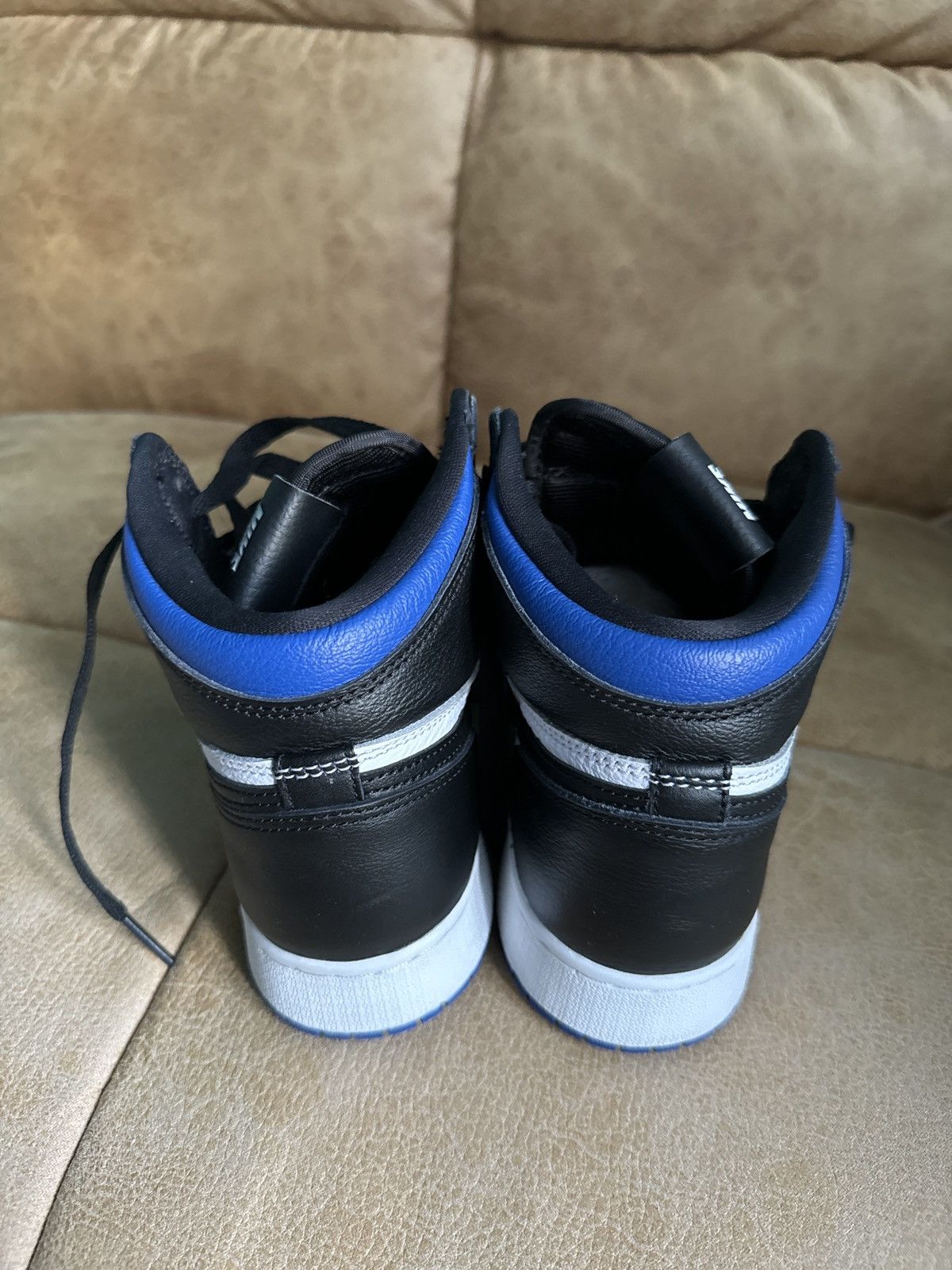 Jordan Brand Air Jordan 1 Royal Toe GS Size US 6 / EU 39 - 4 Thumbnail