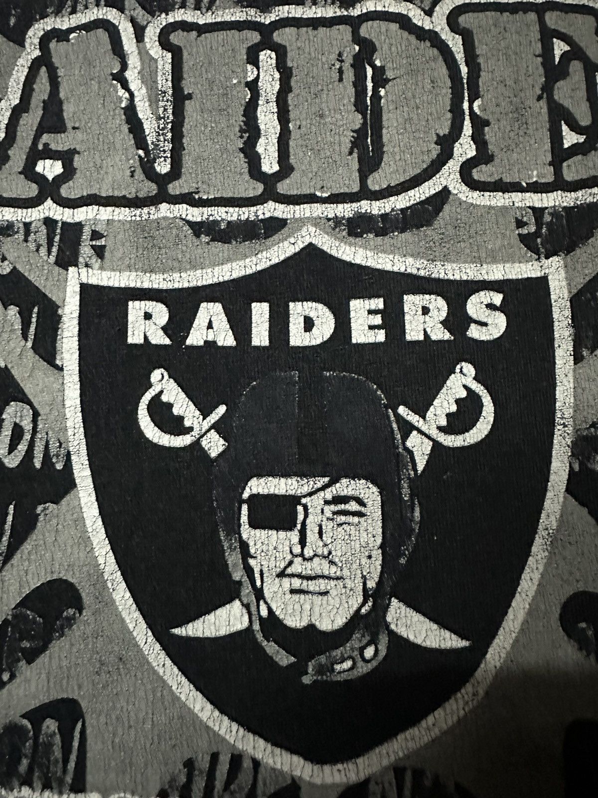 NFL × Vintage Thrashed Vintage Raider Silver & Black Attack Faded Tee Size US XXL / EU 58 / 5 - 5 Thumbnail