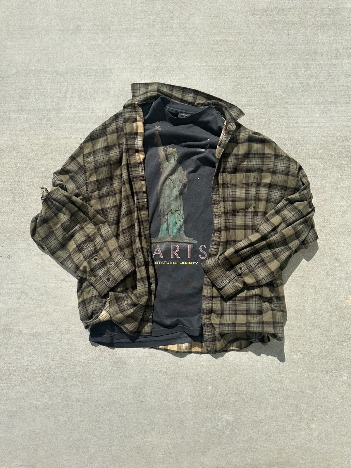 Balenciaga FW24Balenciaga Paris Liberty Hybrid T-shirt/Flannel Jacket Size US XL / EU 56 / 4 - 1 Thumbnail
