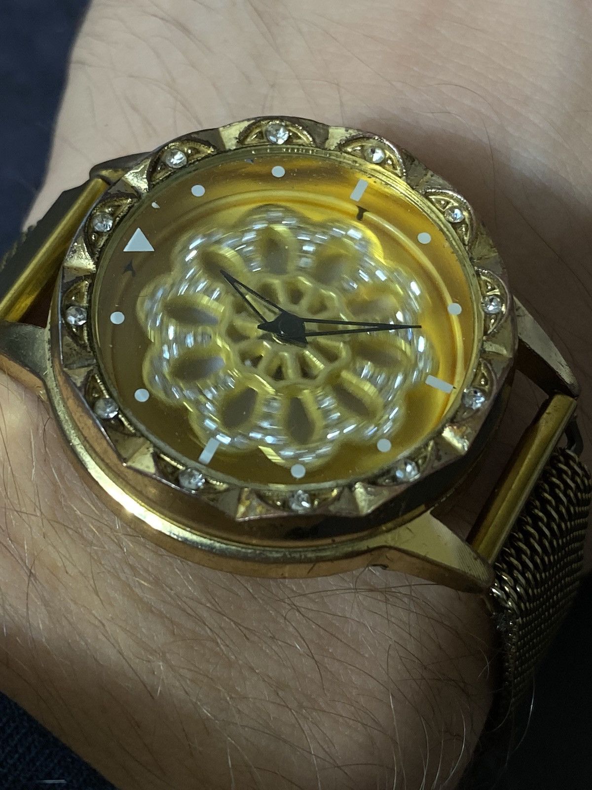 Japanese Brand Vintage Spinning Flower Dial Watch Size ONE SIZE - 8 Thumbnail